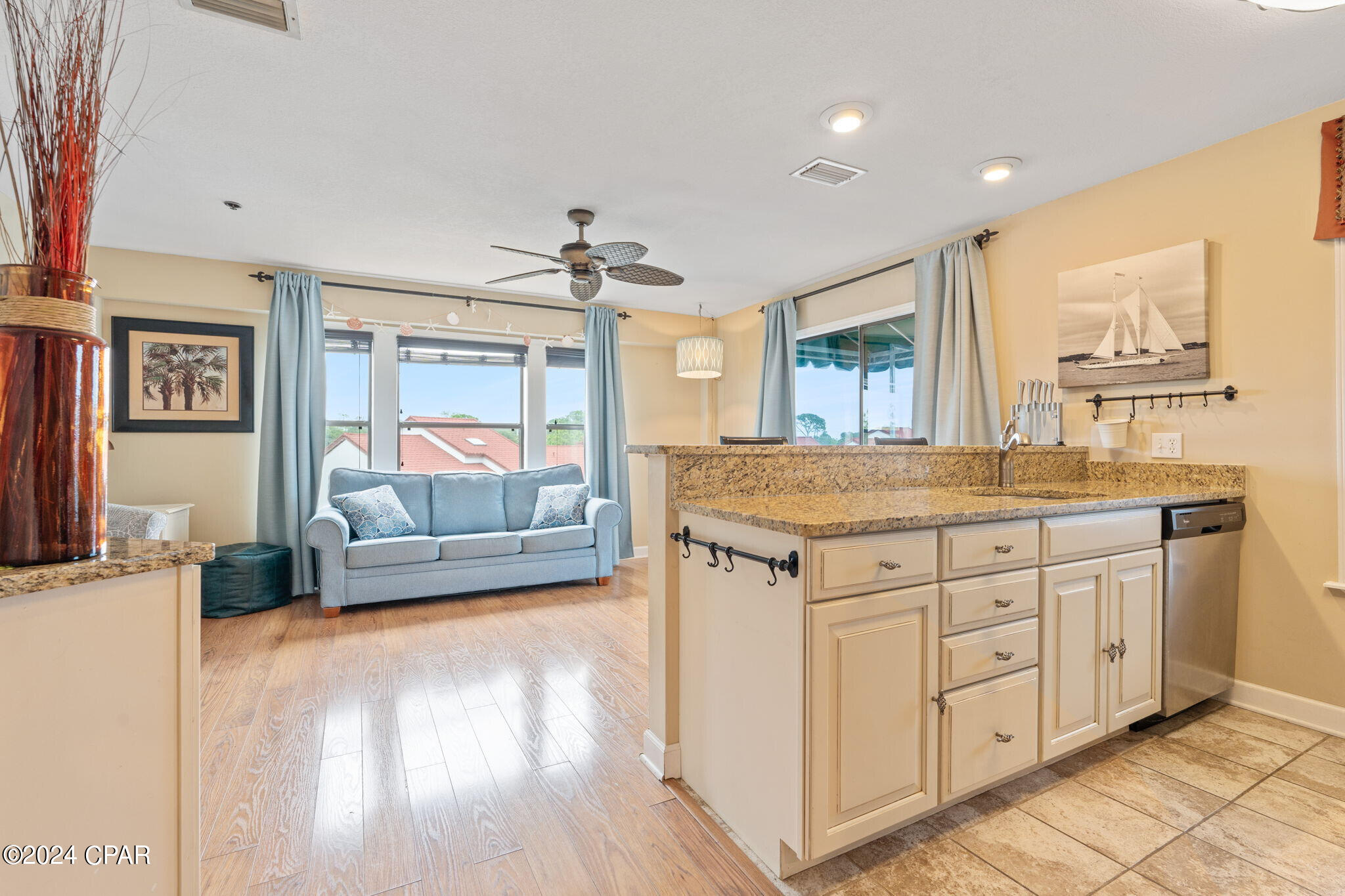 Image 2 For 8730 Thomas Drive 1311 C