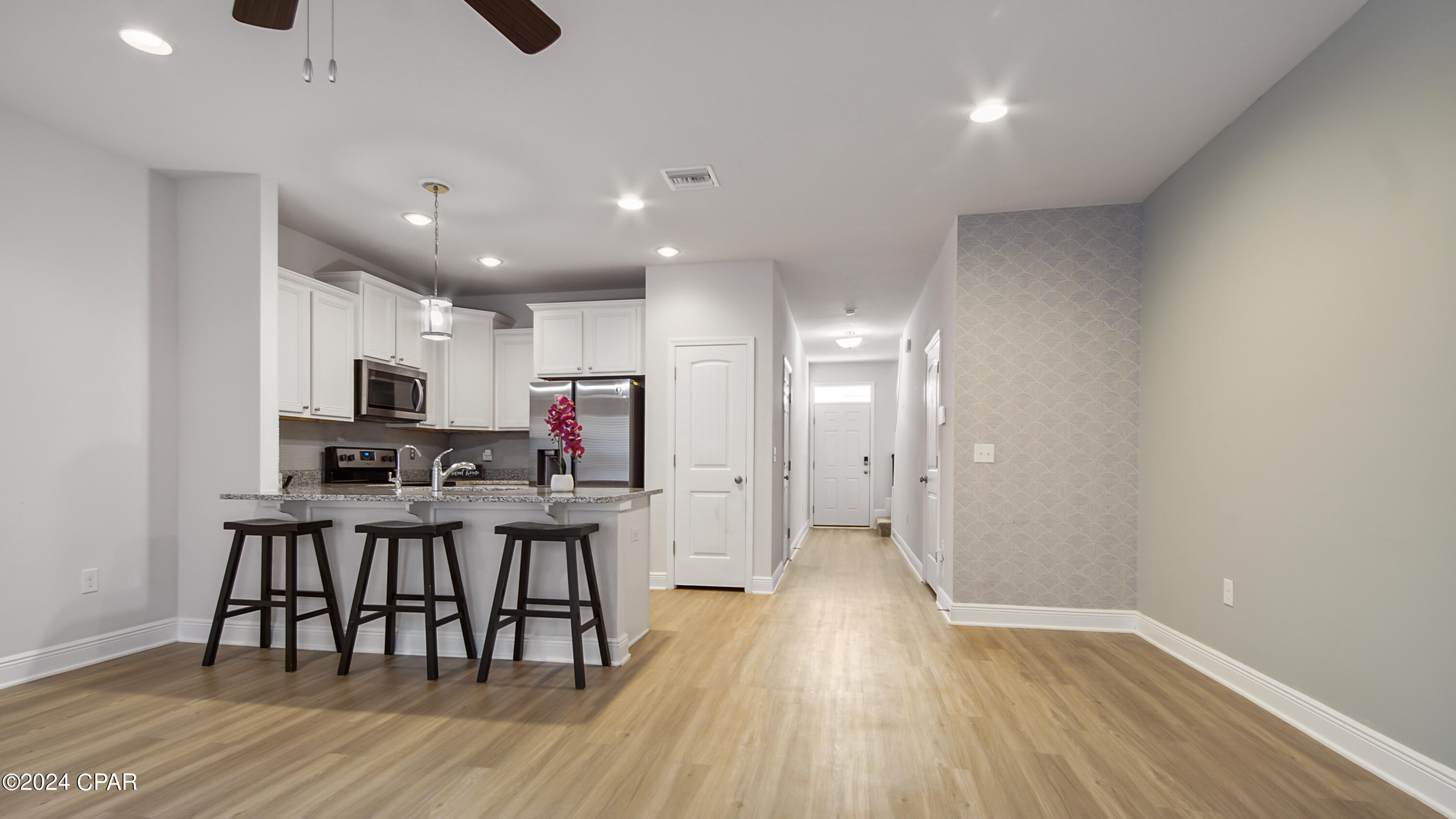 Listing photo id 10 for 7677 Shadow Lake Drive