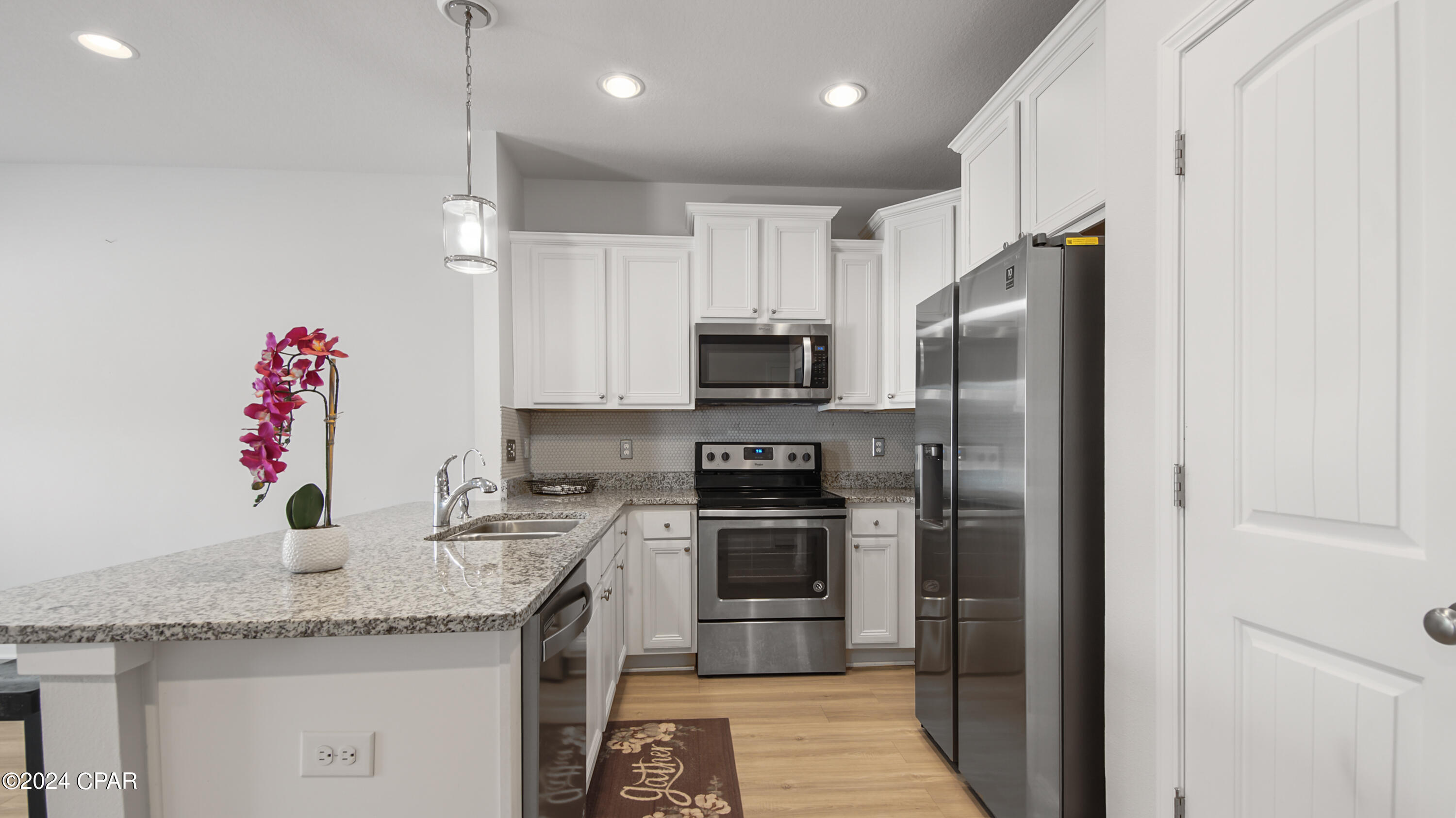 Listing photo id 12 for 7677 Shadow Lake Drive