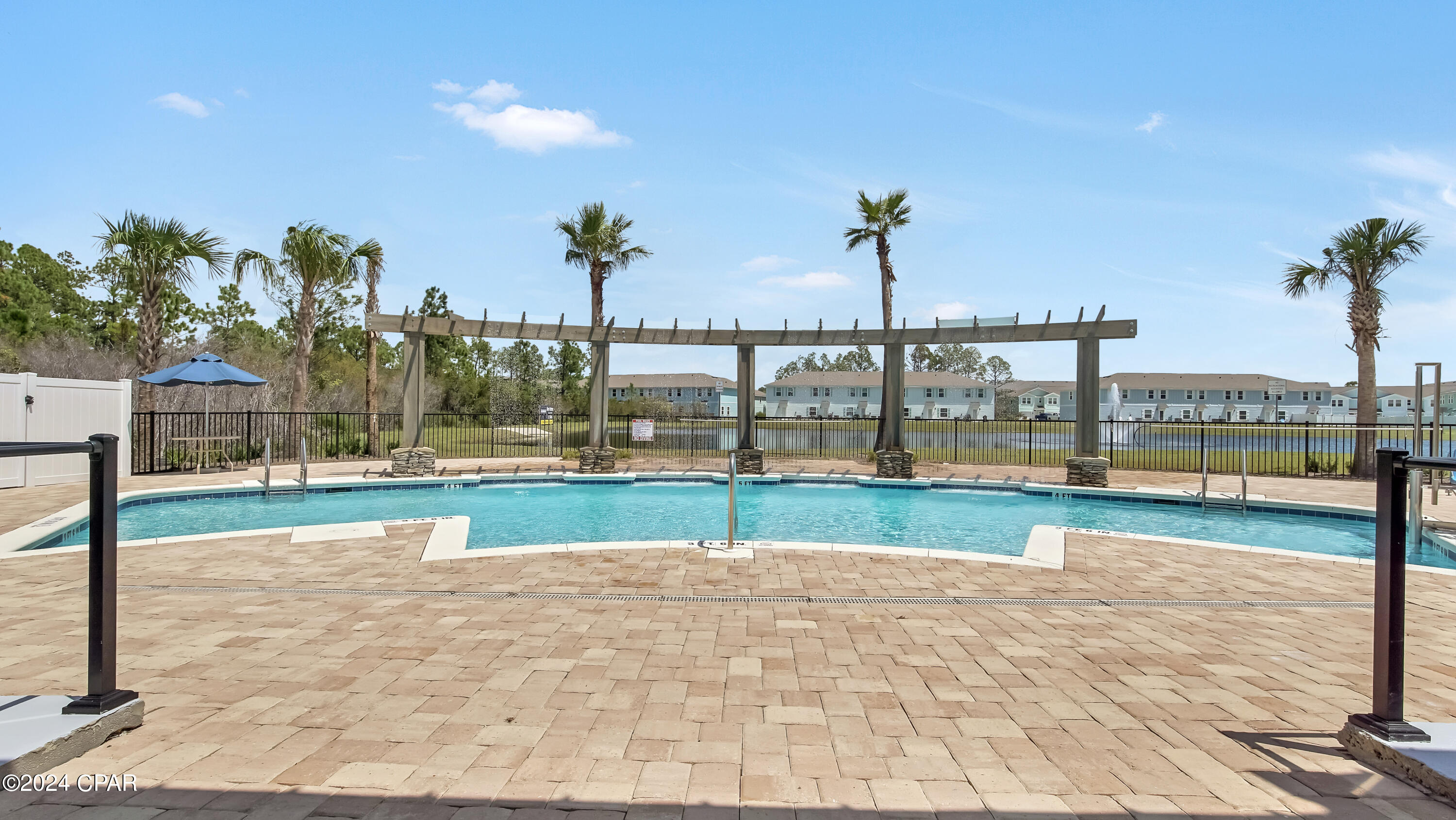 Listing photo id 2 for 7677 Shadow Lake Drive