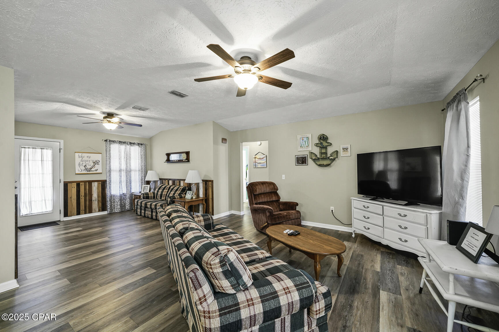 Image 2 For 206 Coral Drive
