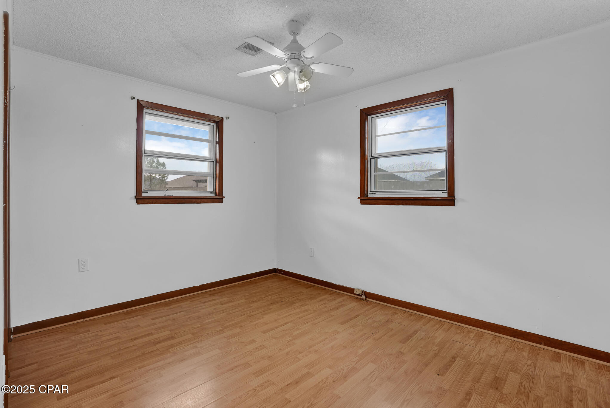 Listing photo id 13 for 6915 Klondike Road
