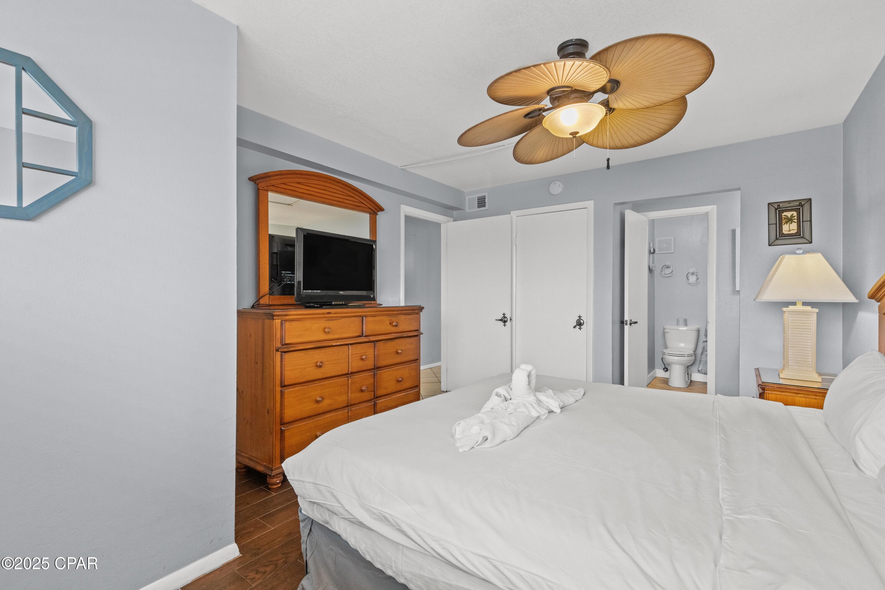 Image 13 For 8743 Thomas Drive 610