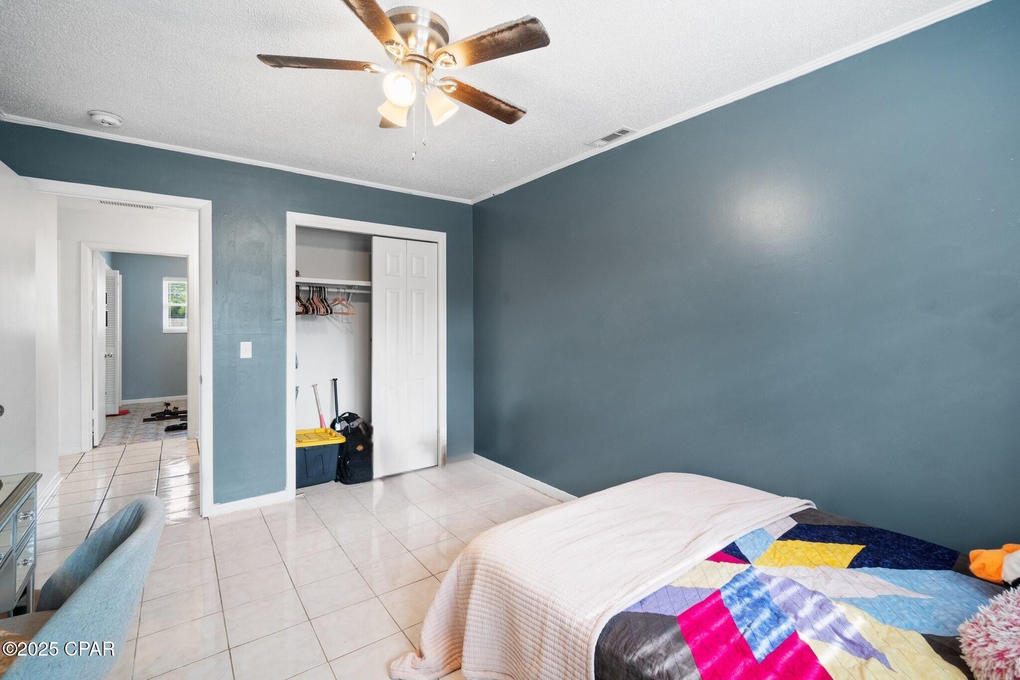 Listing photo id 11 for 629 Old Forest Way