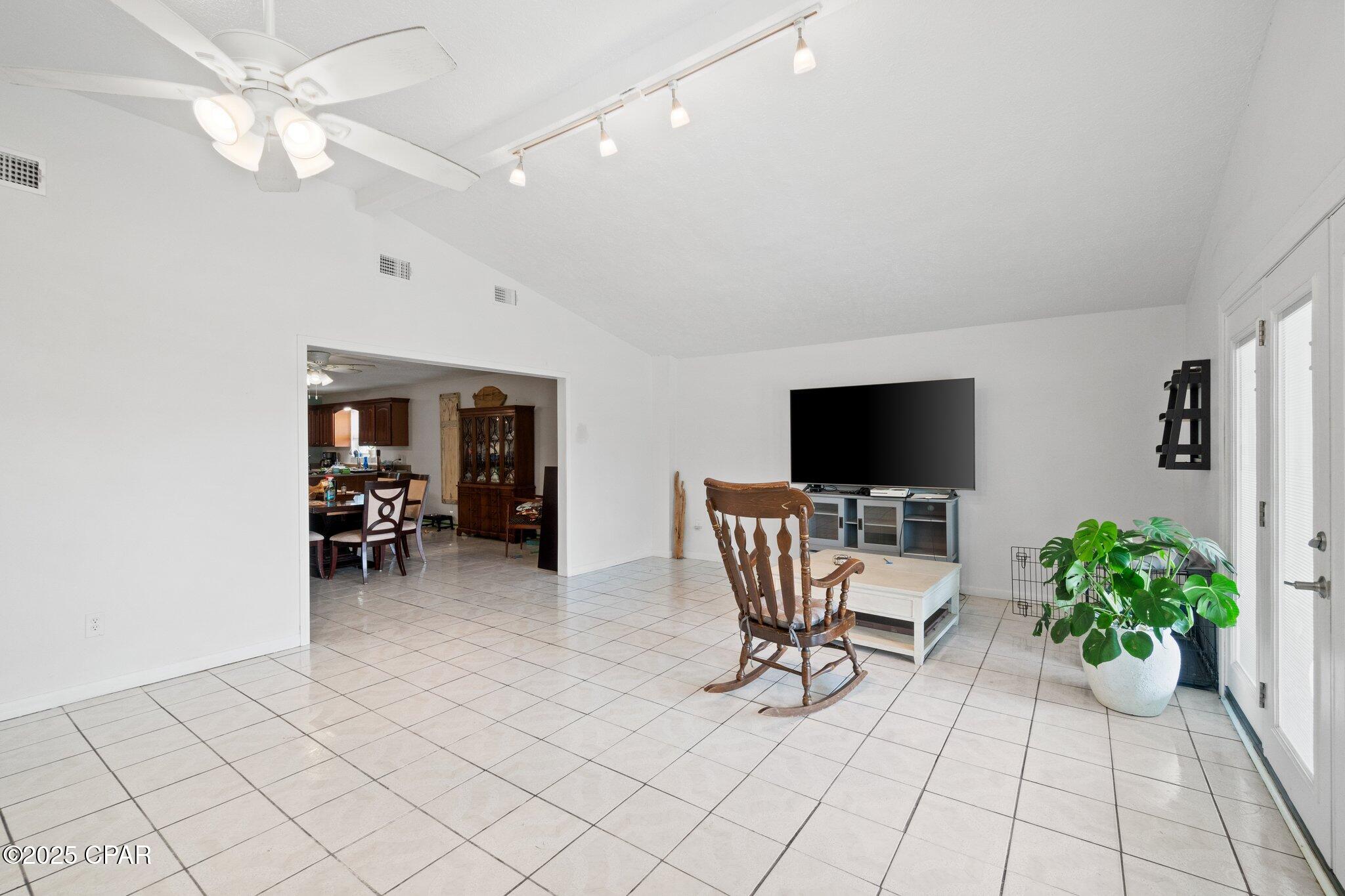 Listing photo id 6 for 629 Old Forest Way