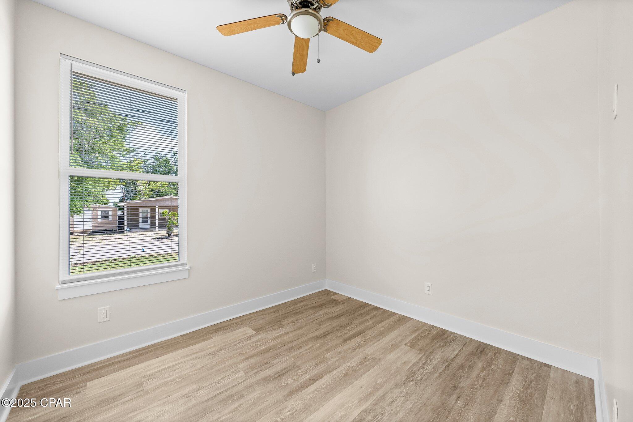 Image 10 For 743 Redwood Avenue