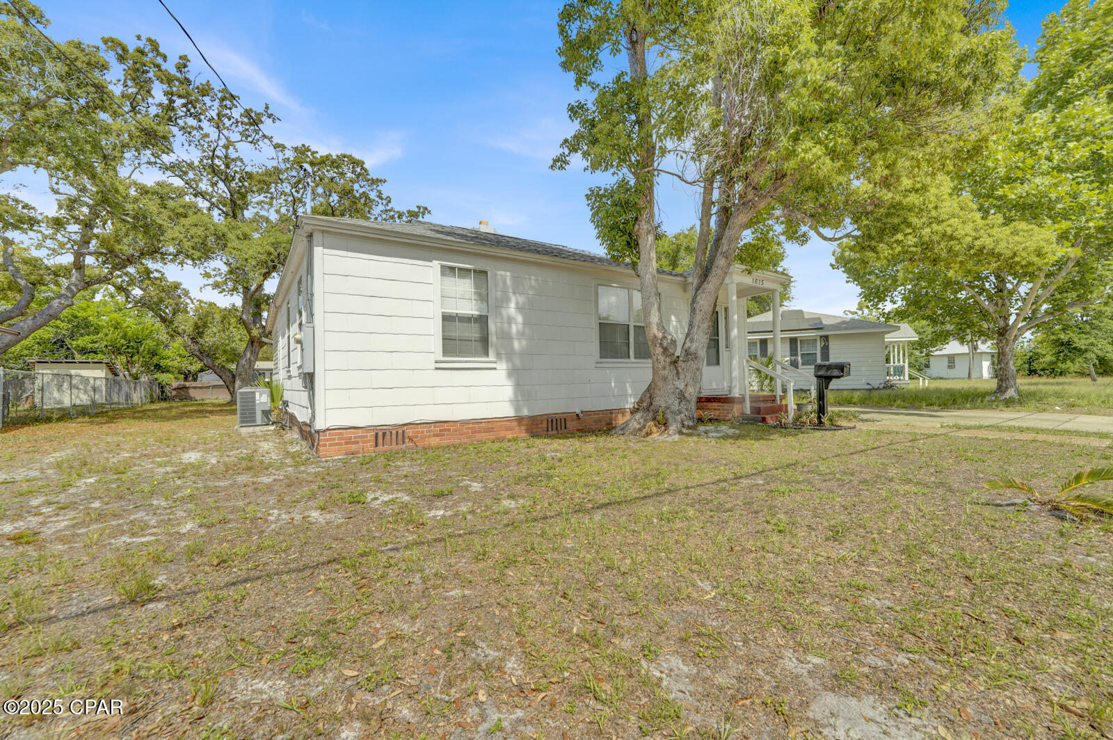 Image 11 For 1615 Billings Avenue