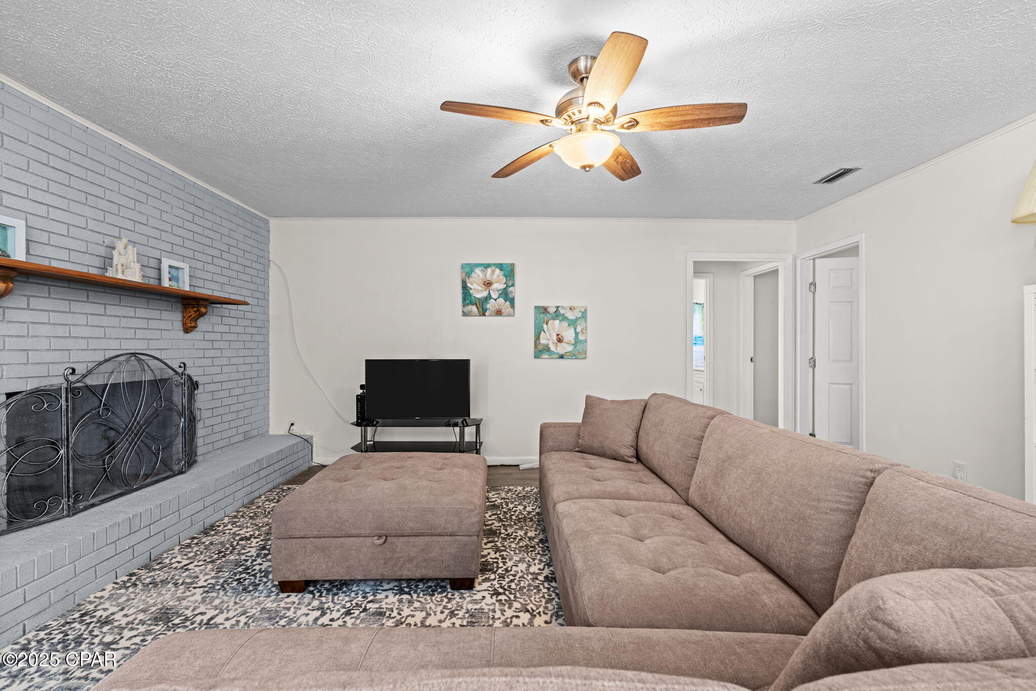 Image 7 For 617 Poinsettia Court