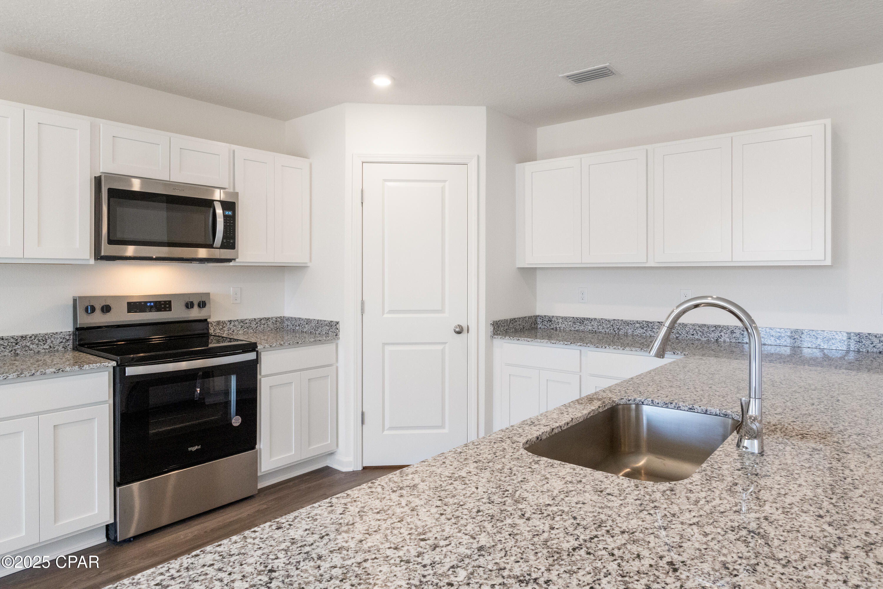 8021 Greyling Circle, Youngstown, Florida image 5