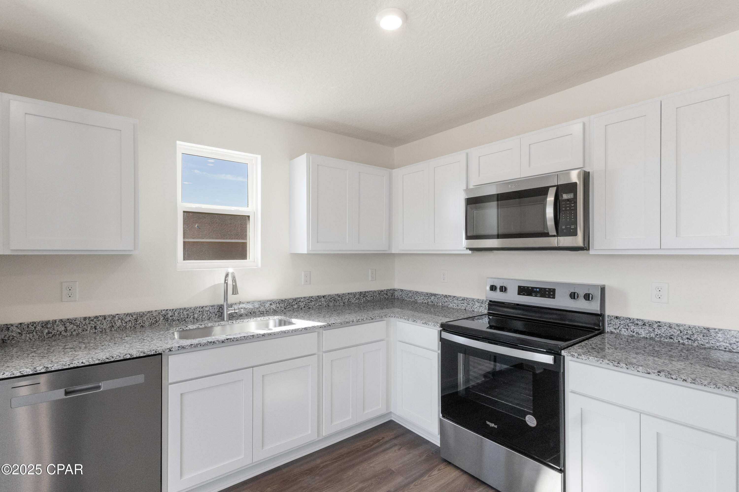 8110 Greyling Circle, Youngstown, Florida image 3