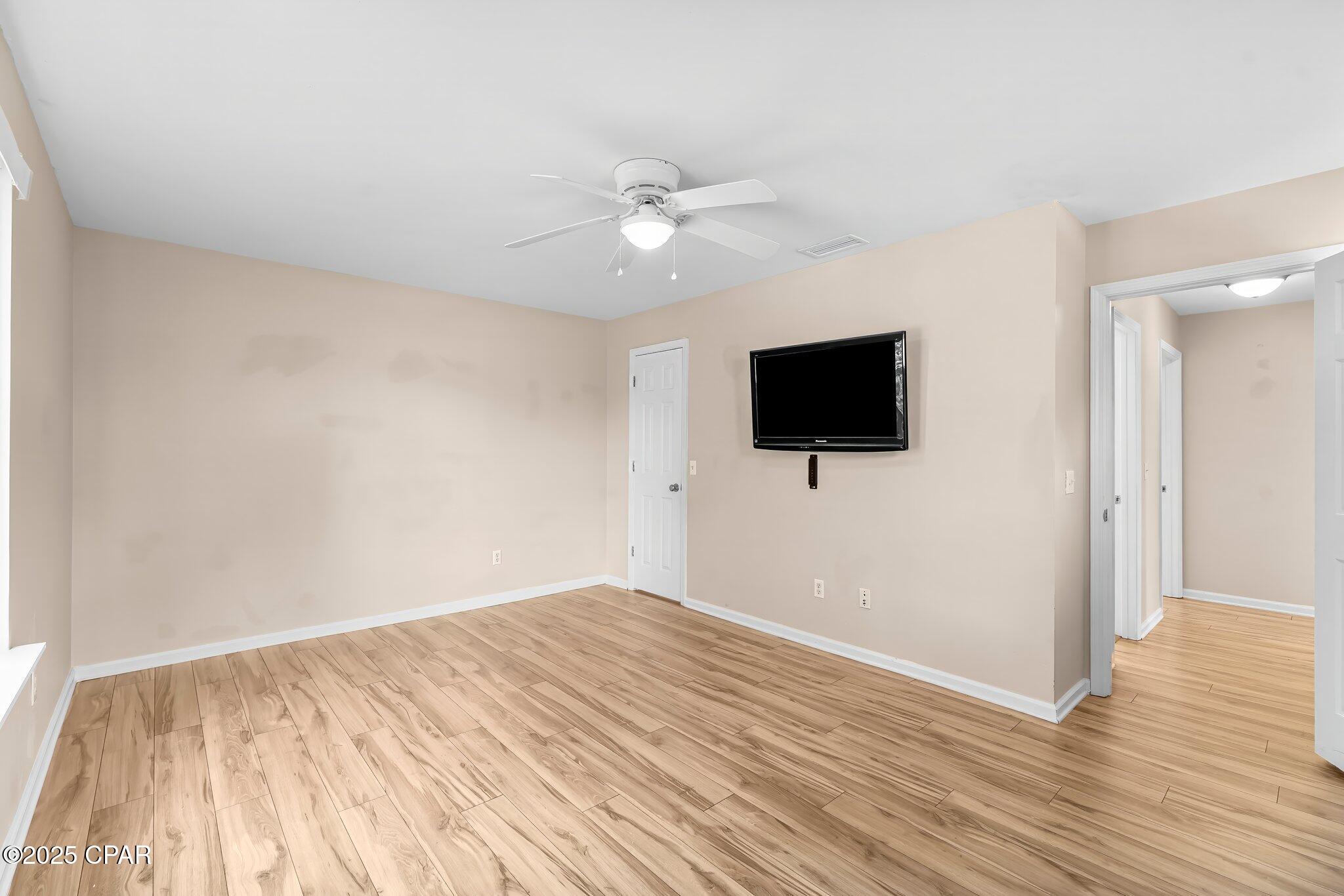 Image 33 For 16207 Sky Avenue