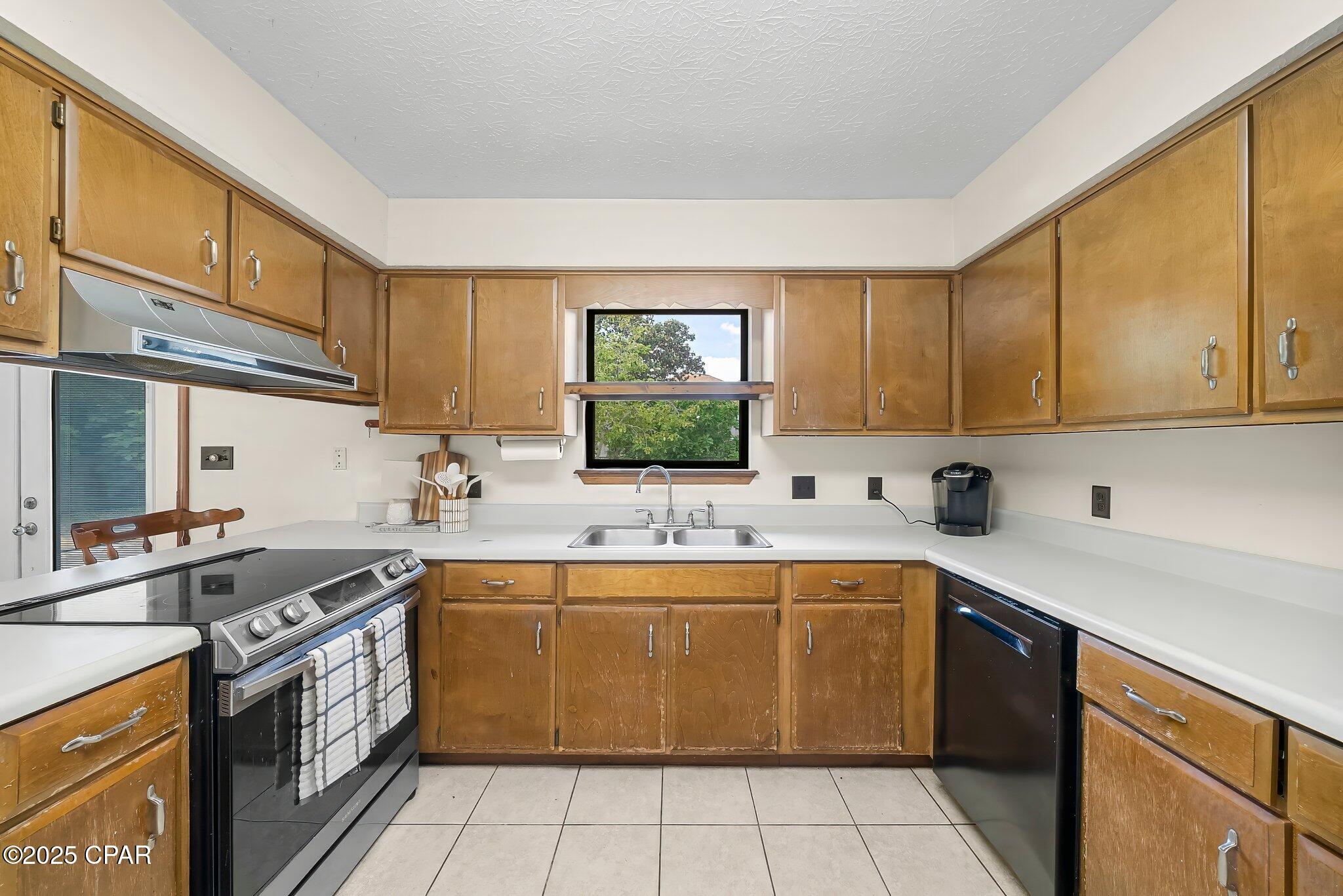 Image 10 For 585 Lagoon Oaks Drive