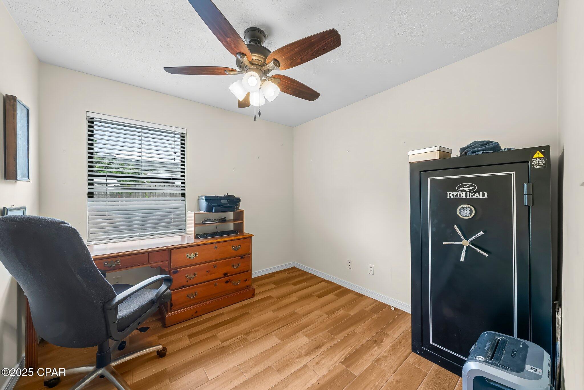 Image 11 For 585 Lagoon Oaks Drive