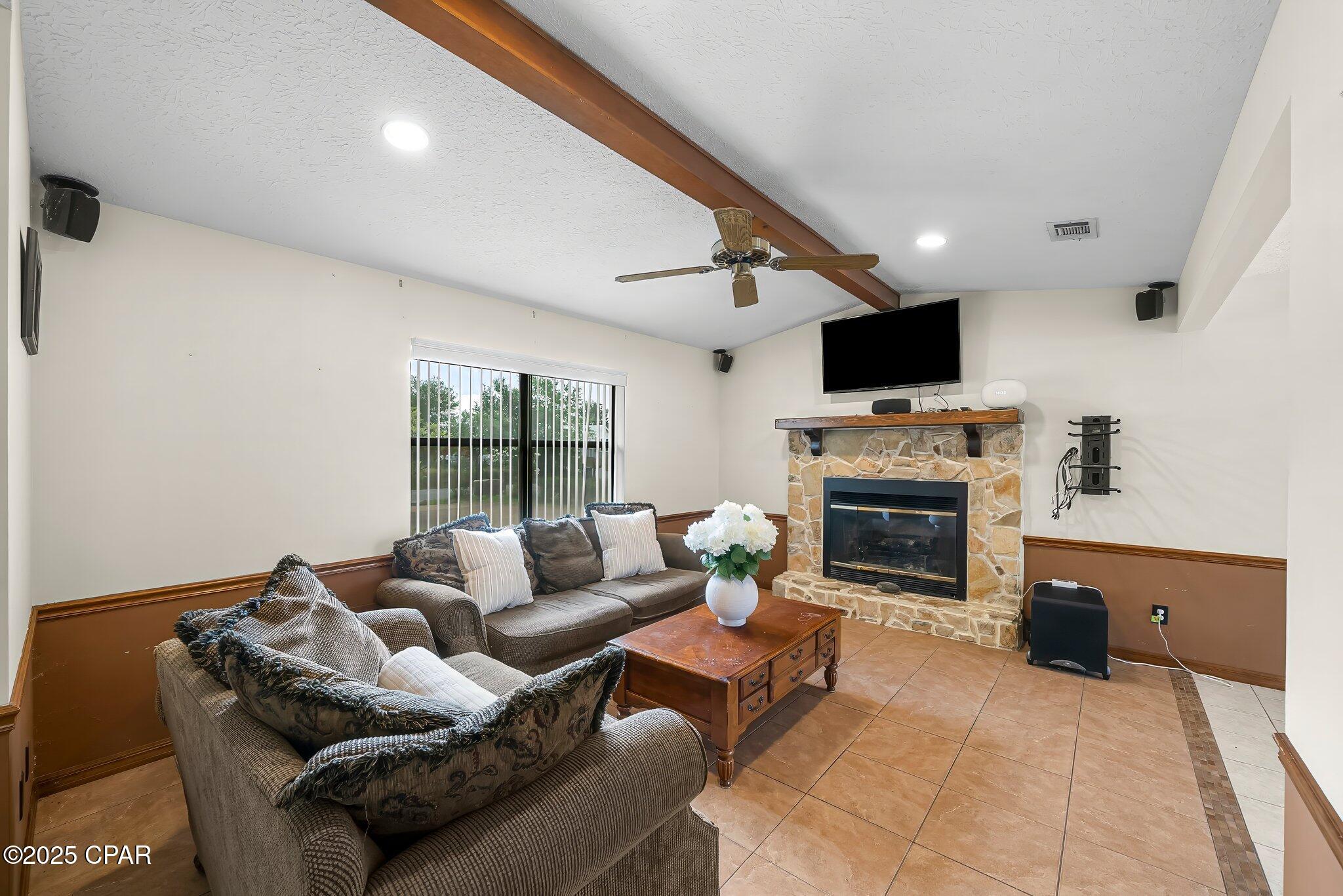 Image 5 For 585 Lagoon Oaks Drive