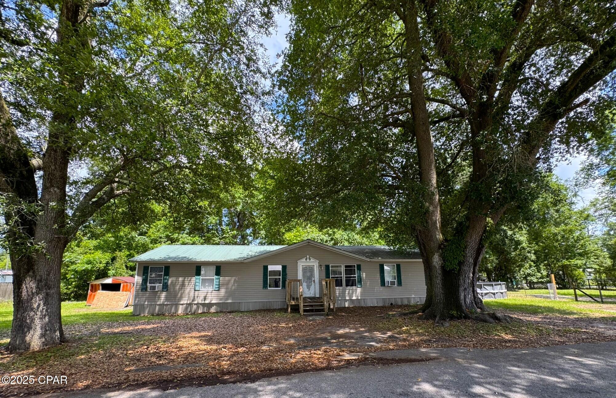 2018 Wilson Avenue, Grand Ridge, Florida image 1