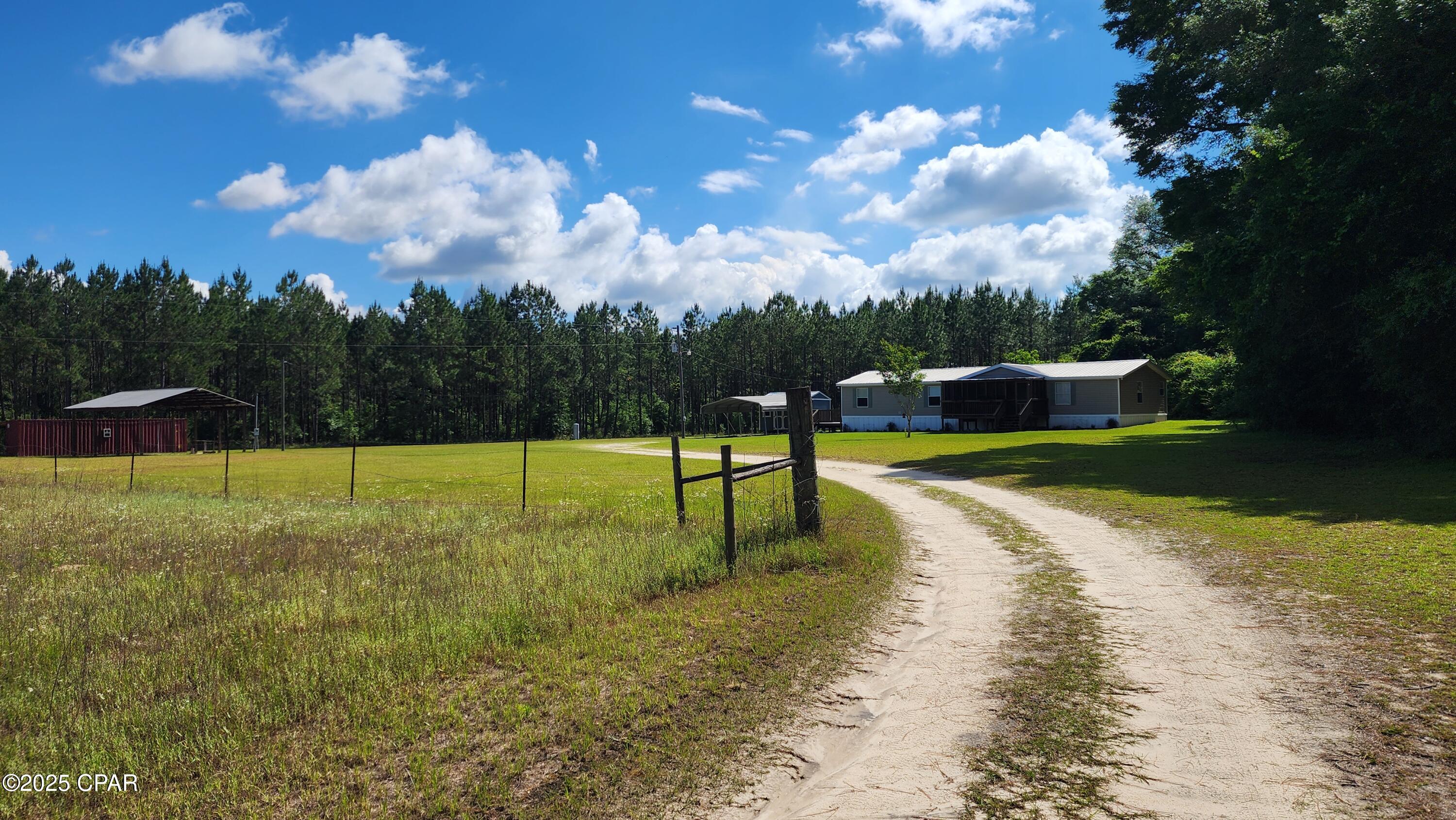 Listing photo id 3 for 4670 Bartow Road