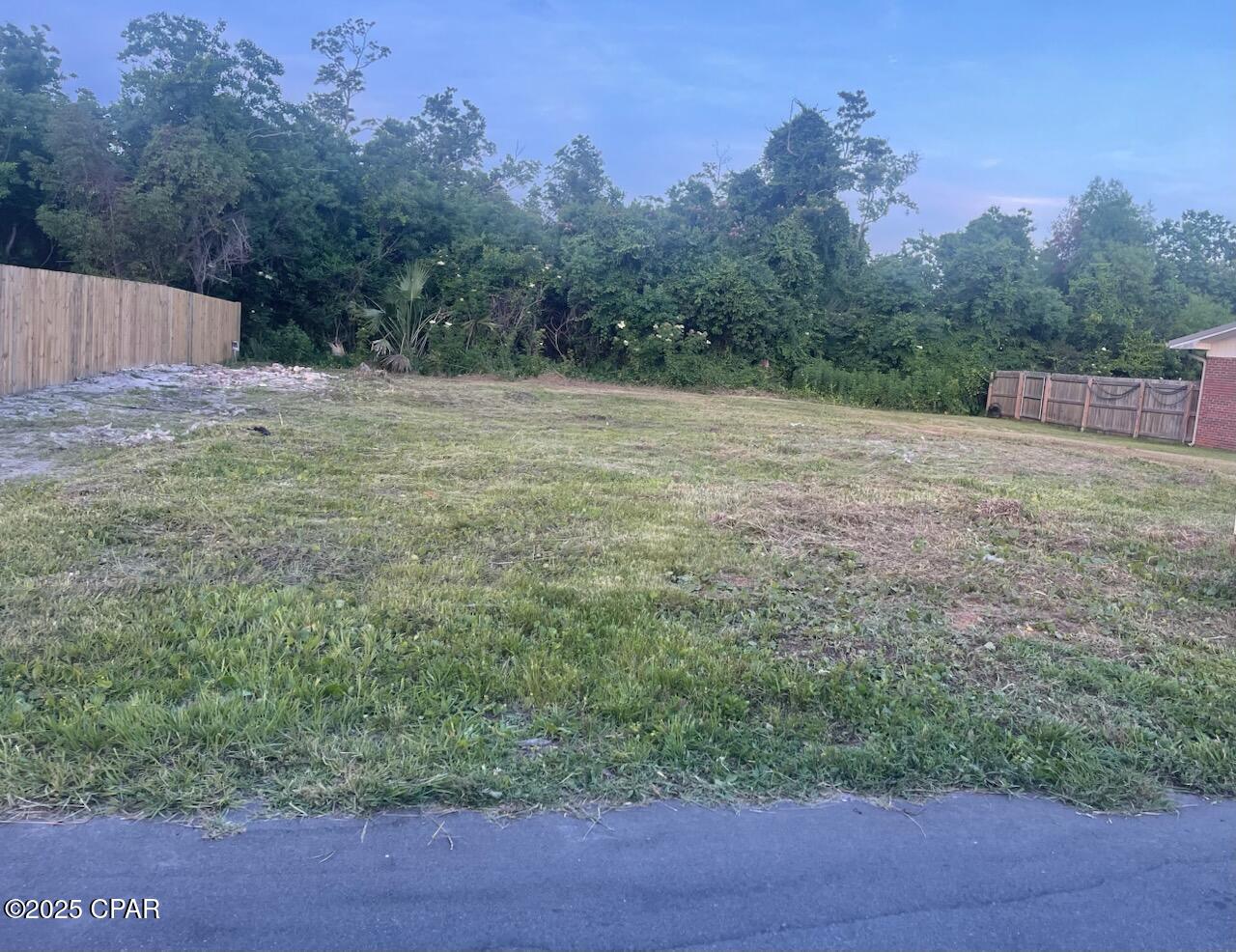Image 1 For 1318 Hickory Avenue