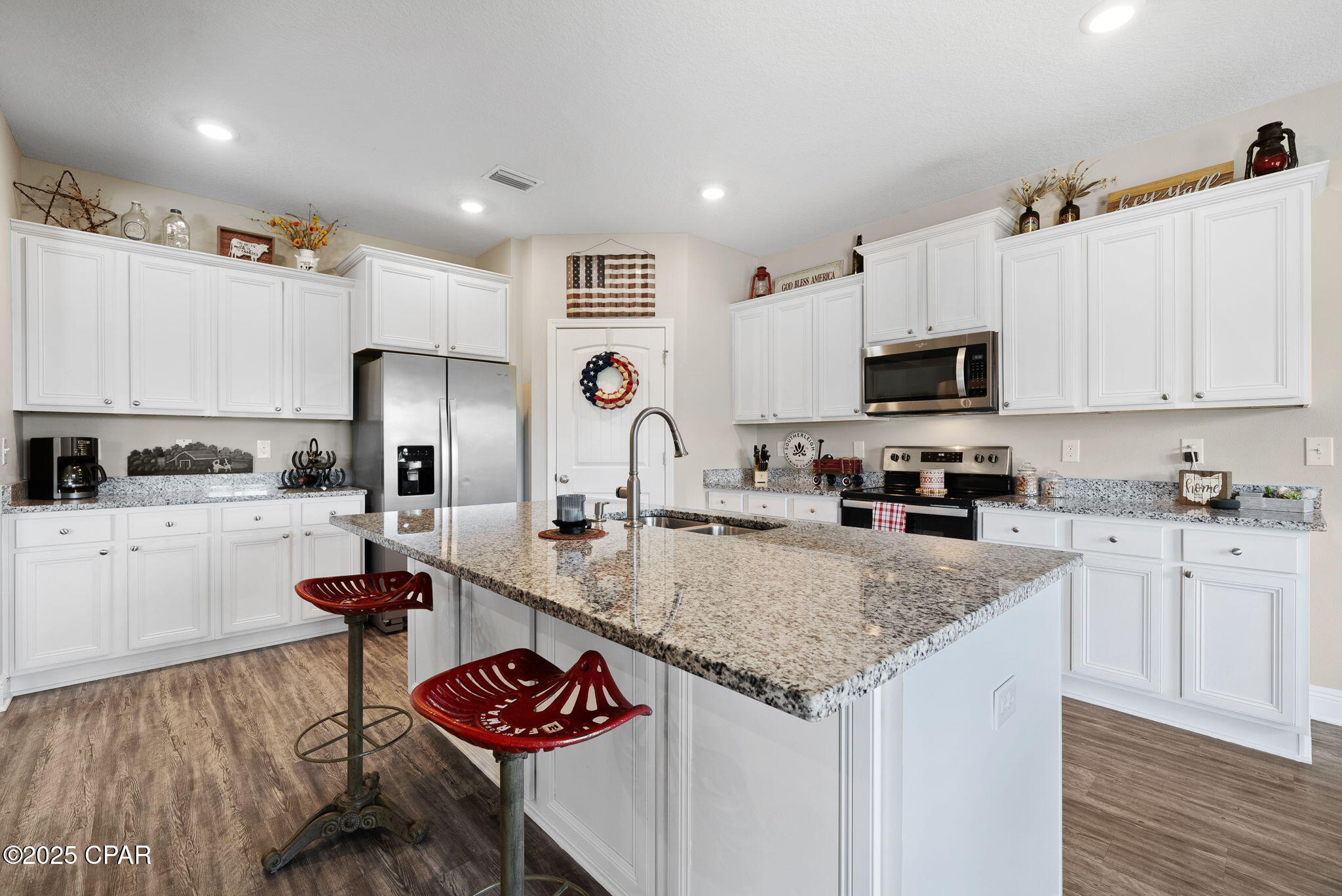 Listing photo id 8 for 118 Talbot Street