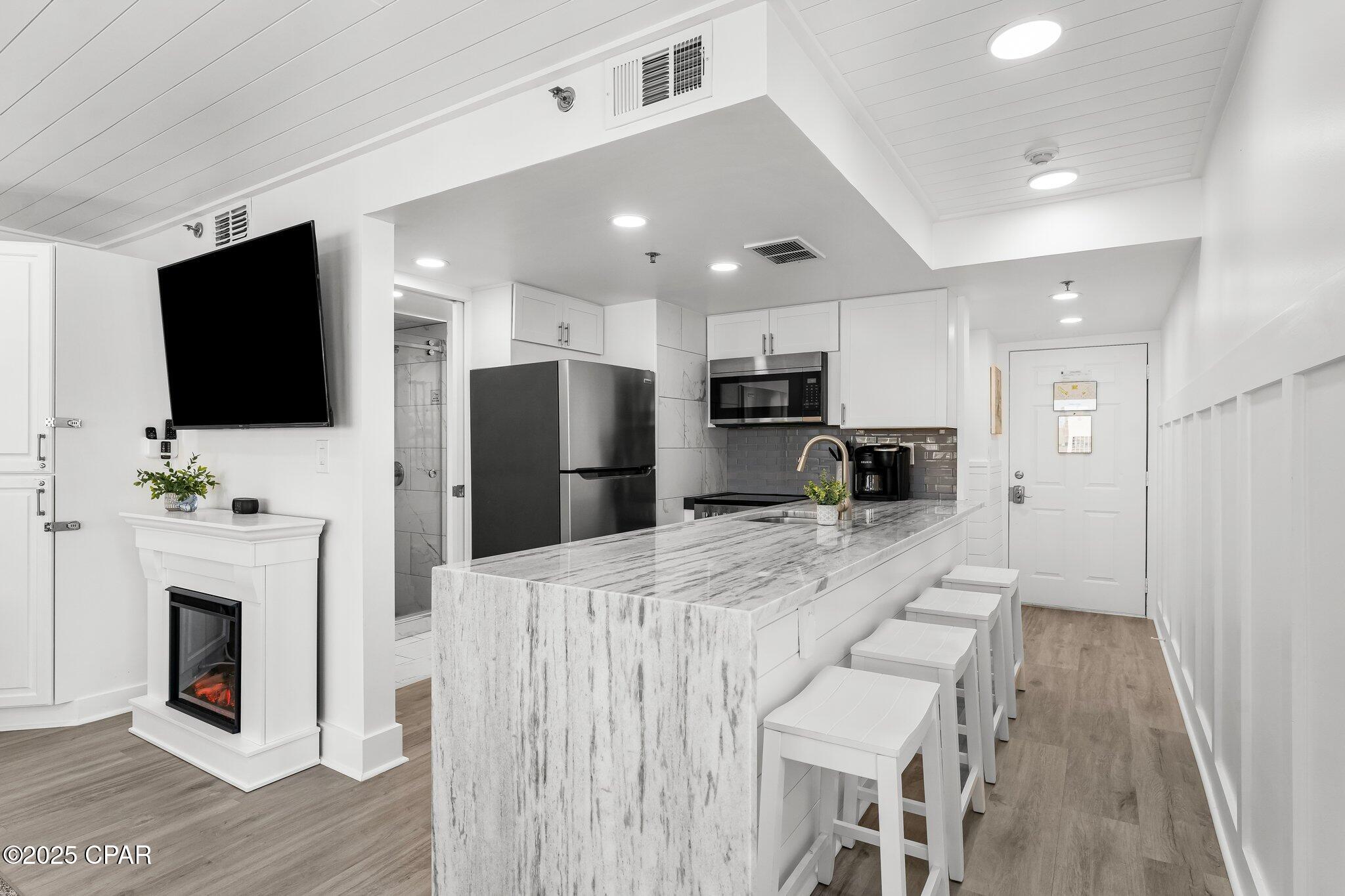 Image 1 For 9850 Thomas Drive 1112e