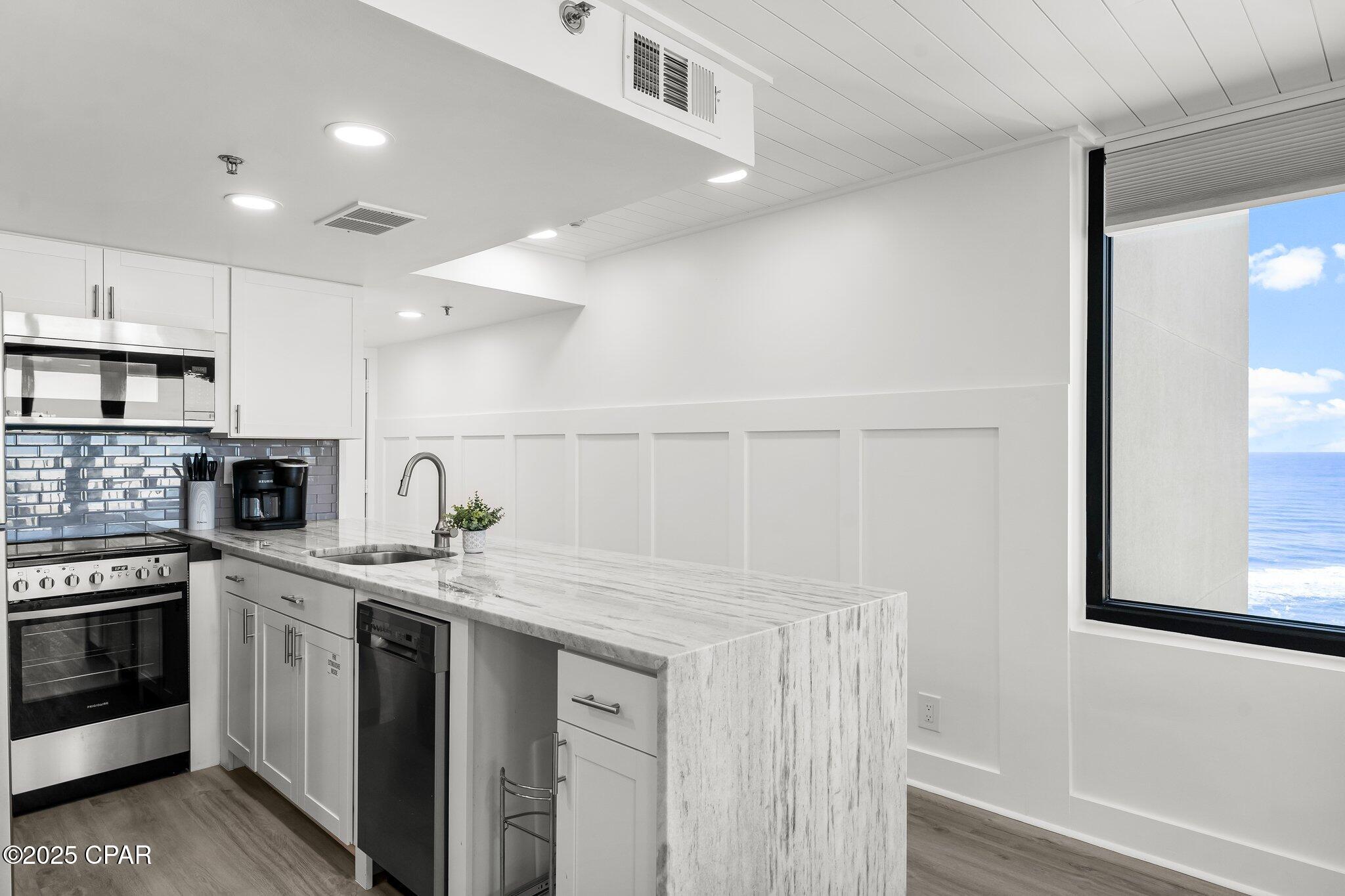 Image 9 For 9850 Thomas Drive 1112e