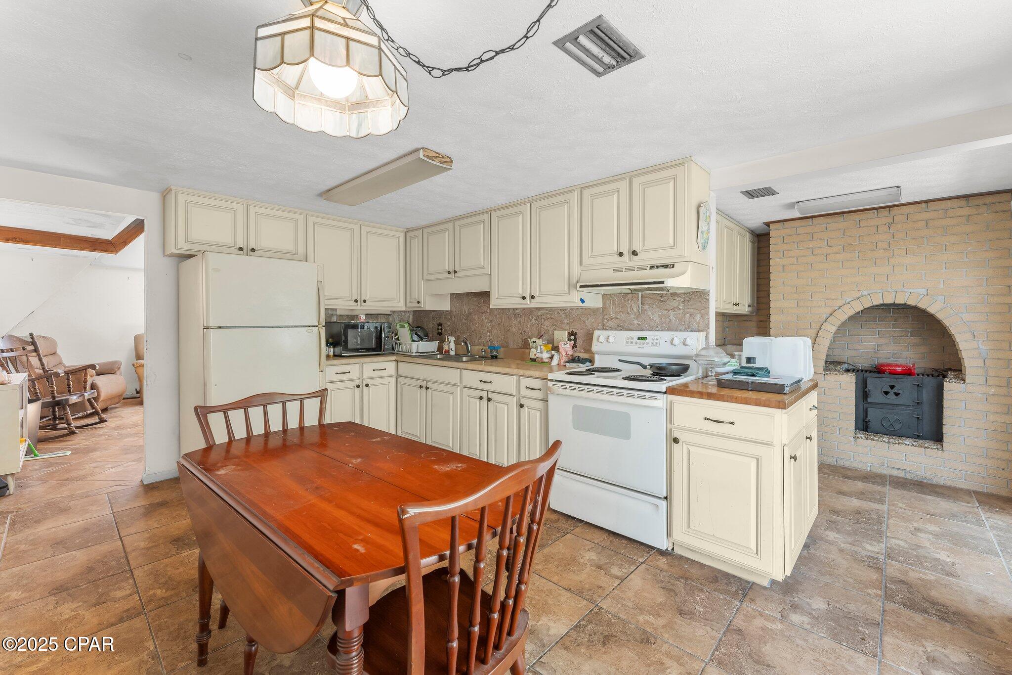 Image 11 For 609 Granada Circle
