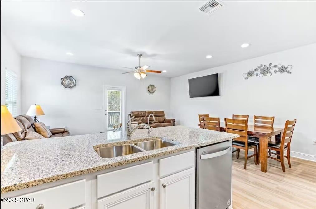 Listing photo id 8 for 7597 Shadow Lake Drive