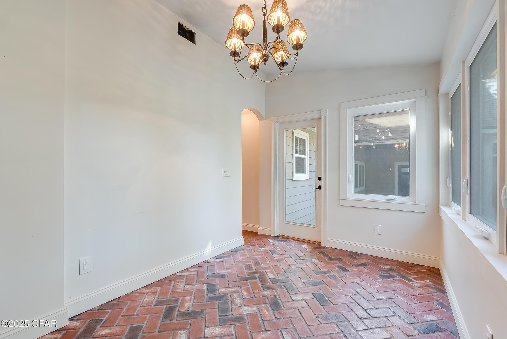 Image 36 For 342 Macarthur Avenue