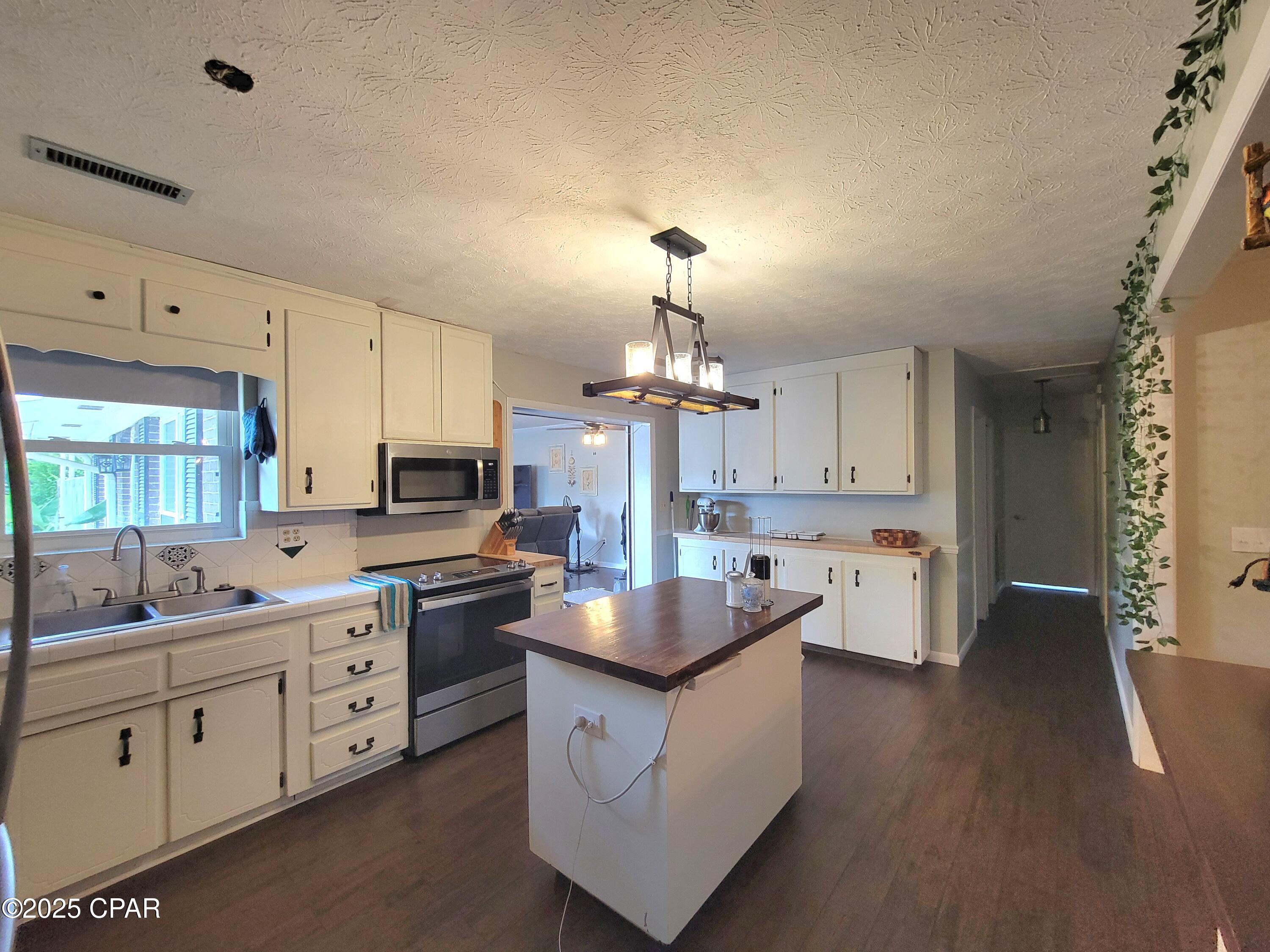 Image 10 For 3221 Peachtree Road