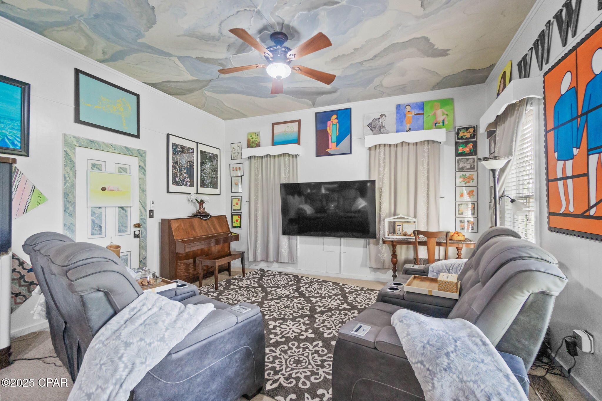 Listing photo id 12 for 1748 Georgia Street