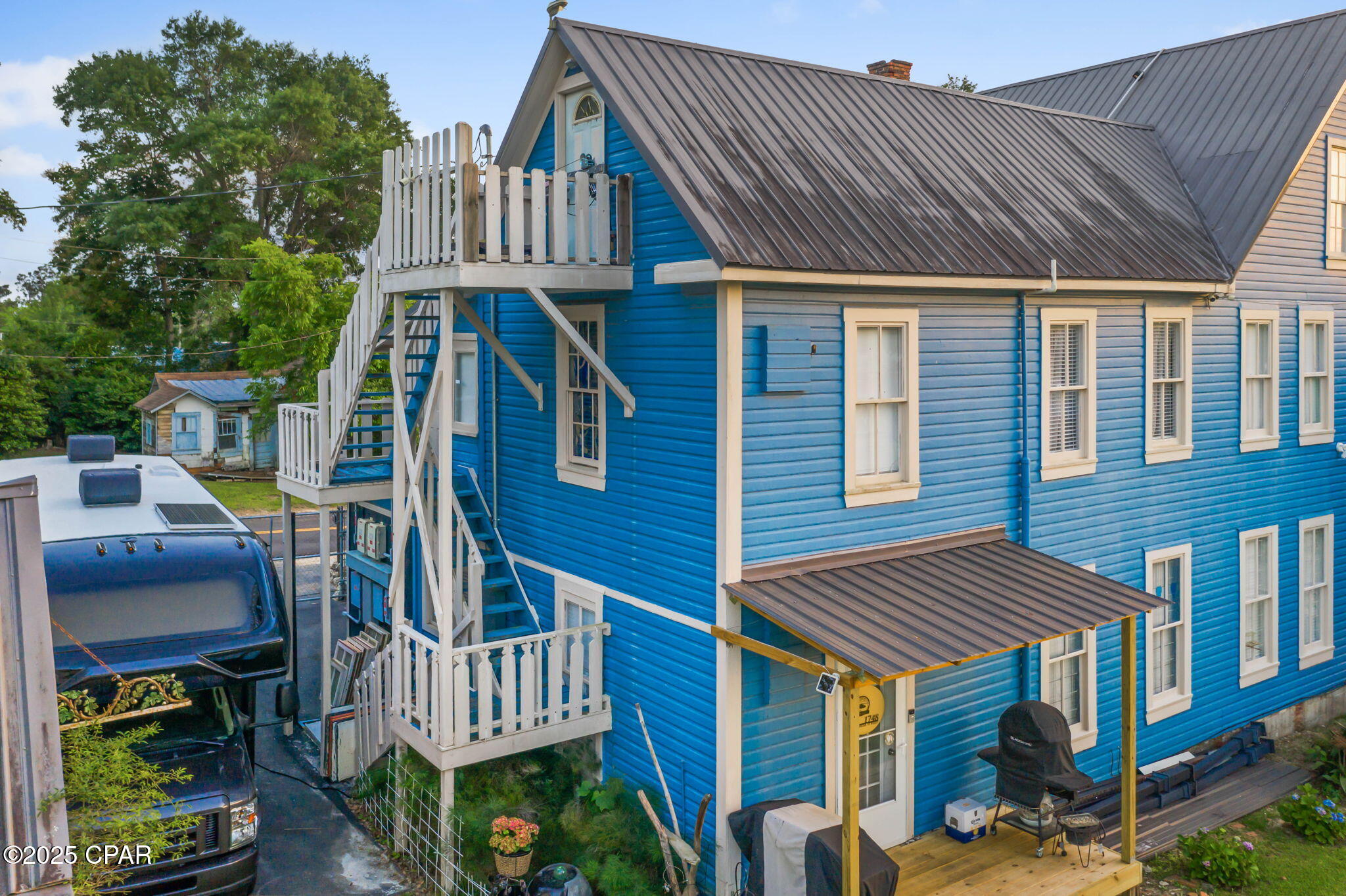 Listing photo id 50 for 1748 Georgia Street