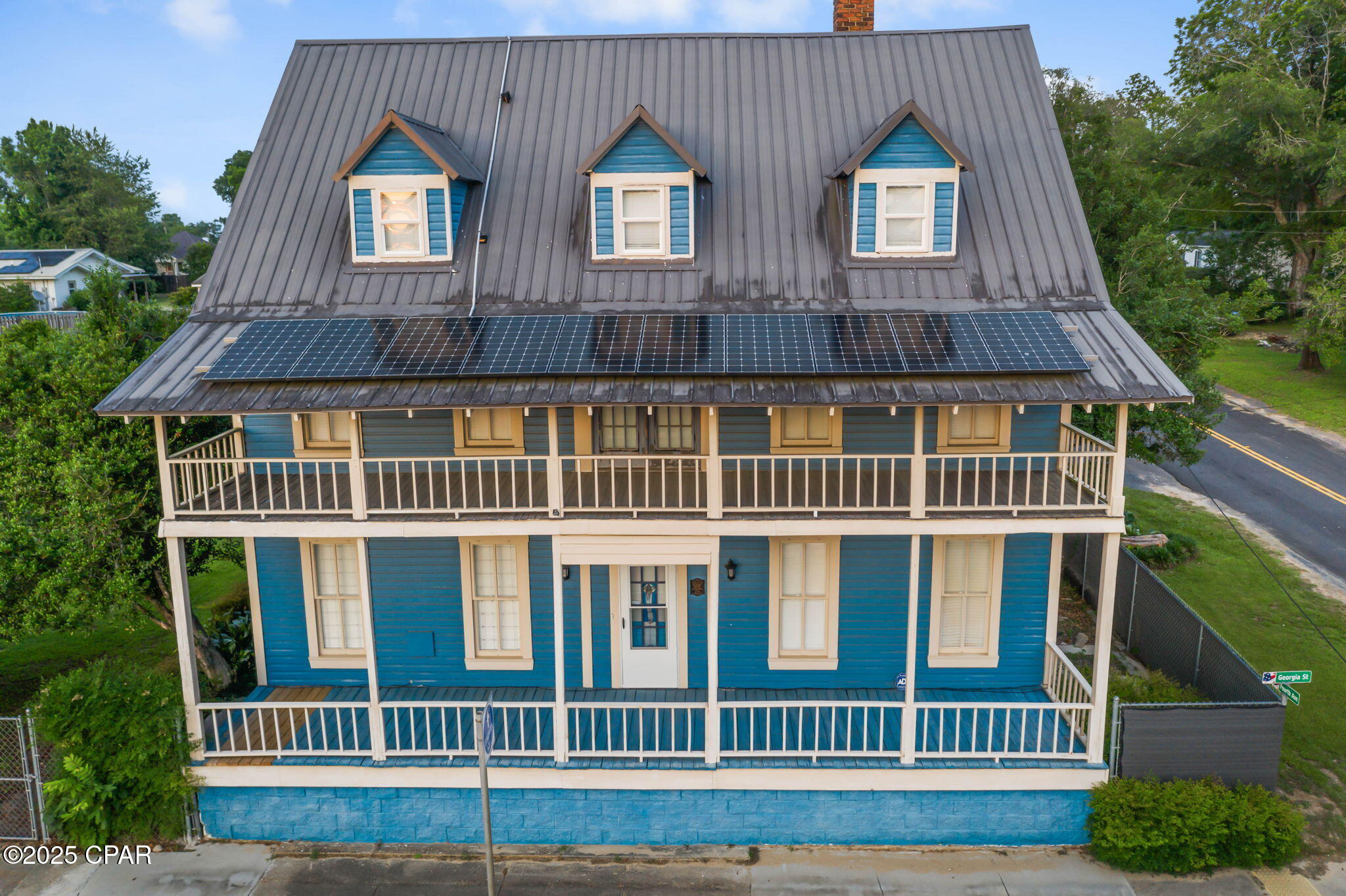 Listing photo id 52 for 1748 Georgia Street