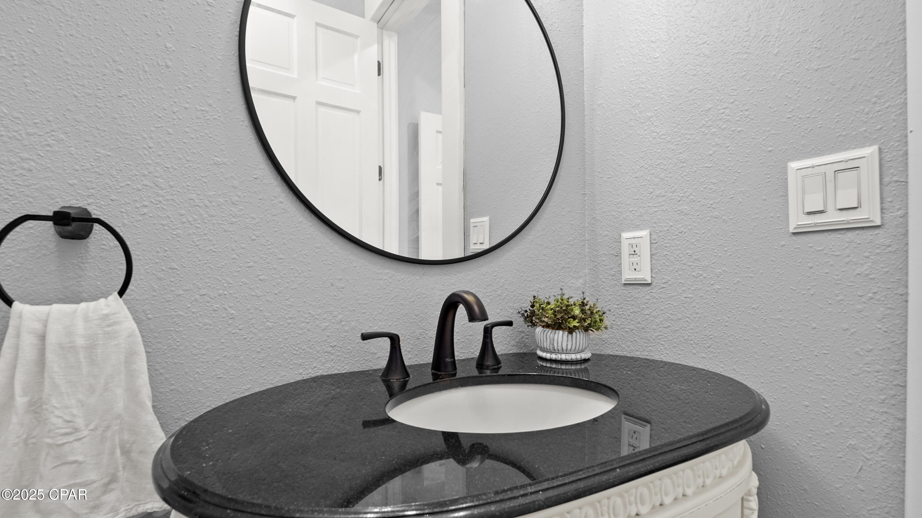 24197 NW Pine Tree Trail, Fountain, Florida image 23