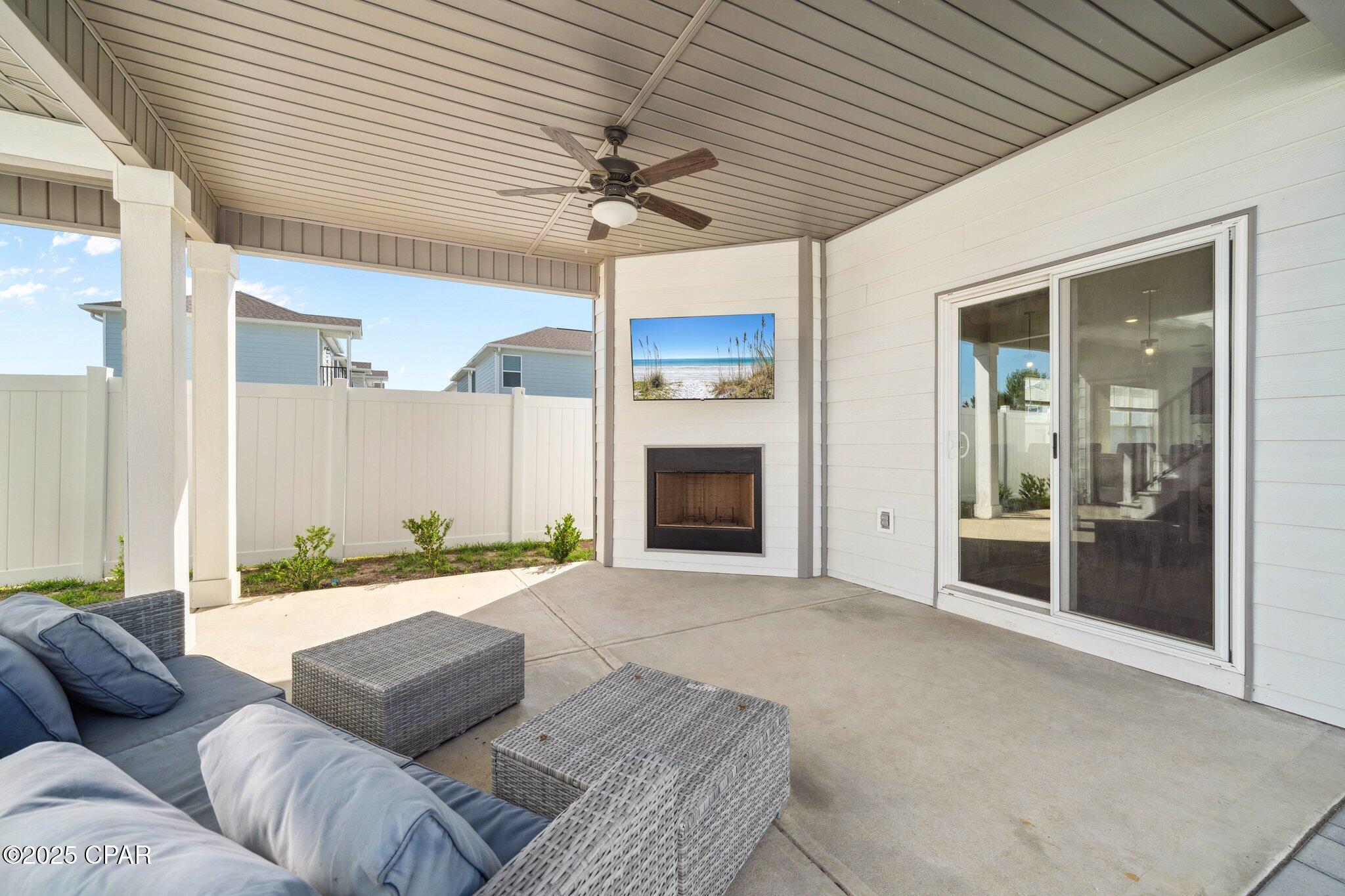 400 Arrowwood Boulevard, Freeport, Florida image 2