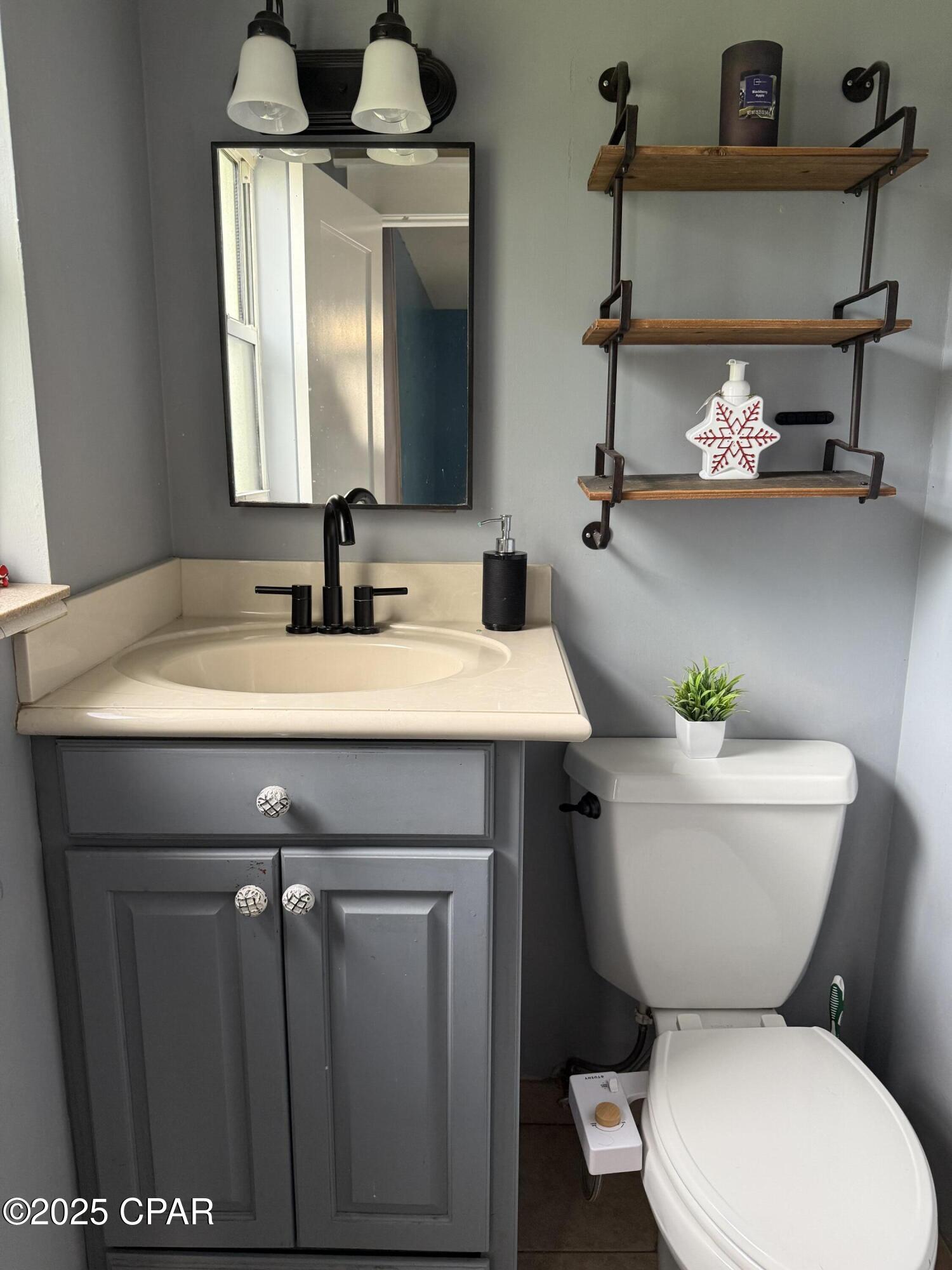 Listing photo id 16 for 5925 Enzor Street