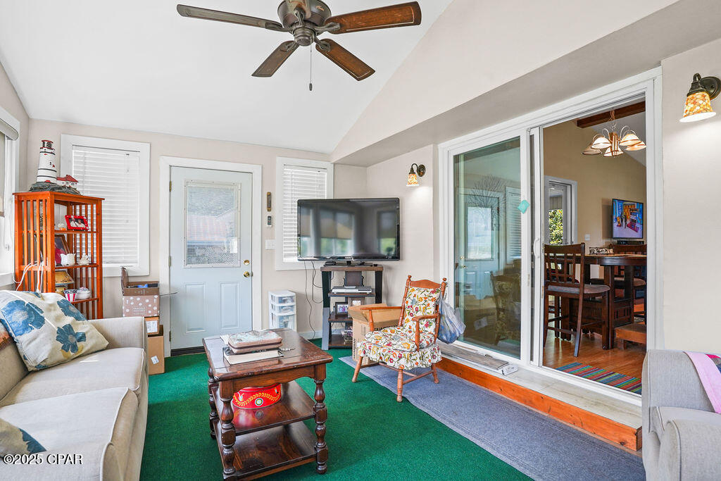 Listing photo id 17 for 1079 Hwy 177a