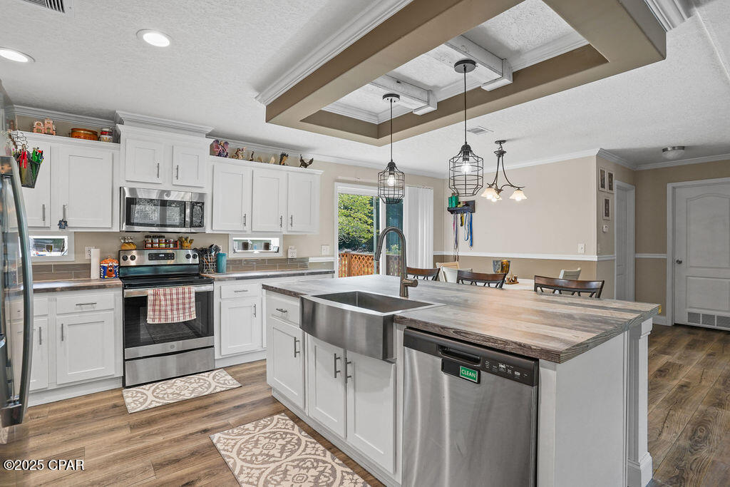 Listing photo id 44 for 1079 Hwy 177a