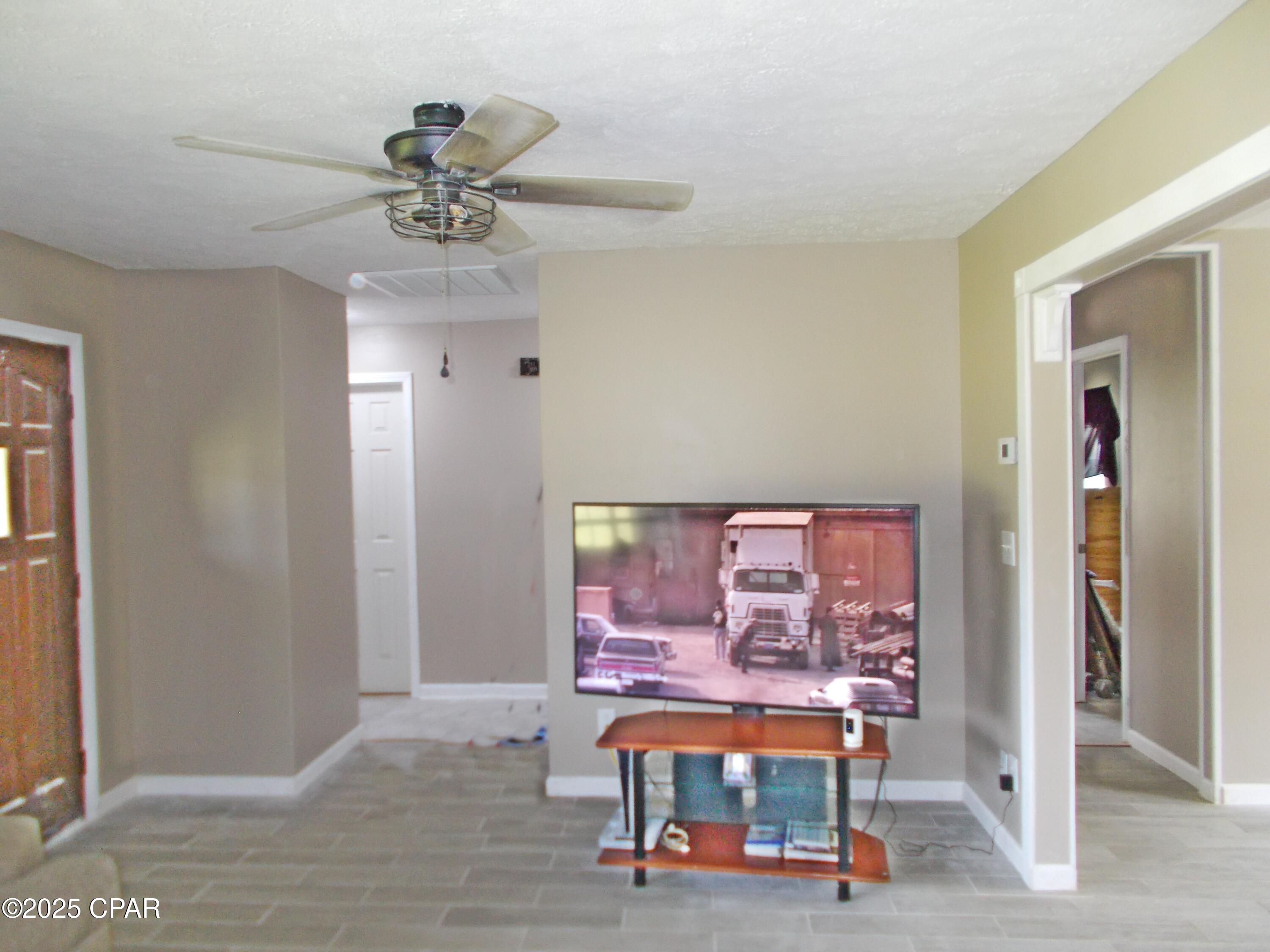 890 Vann Lane, Graceville, Florida image 2