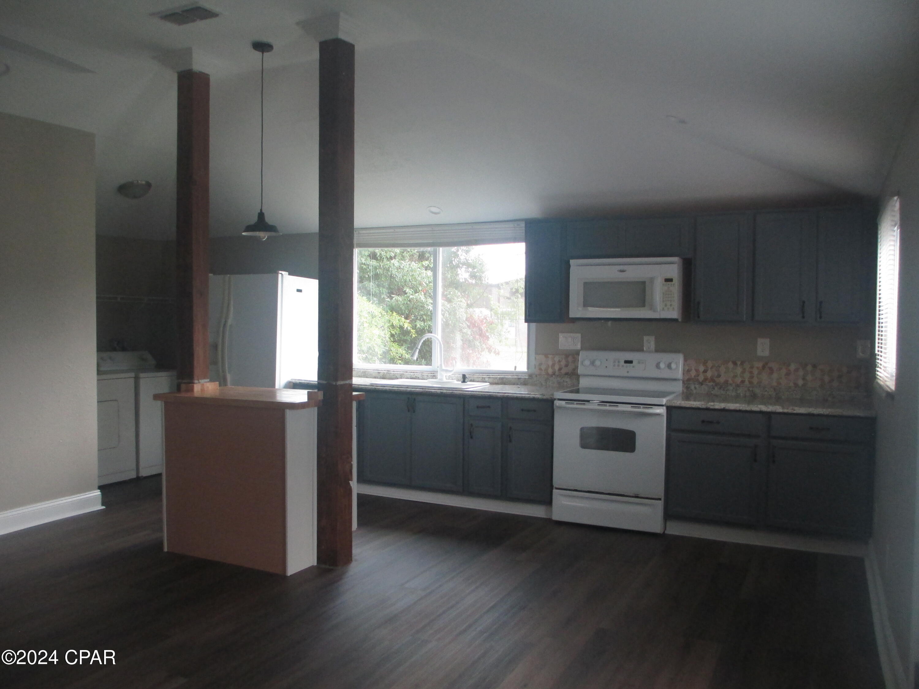 Image 3 For 3020 Selma Avenue
