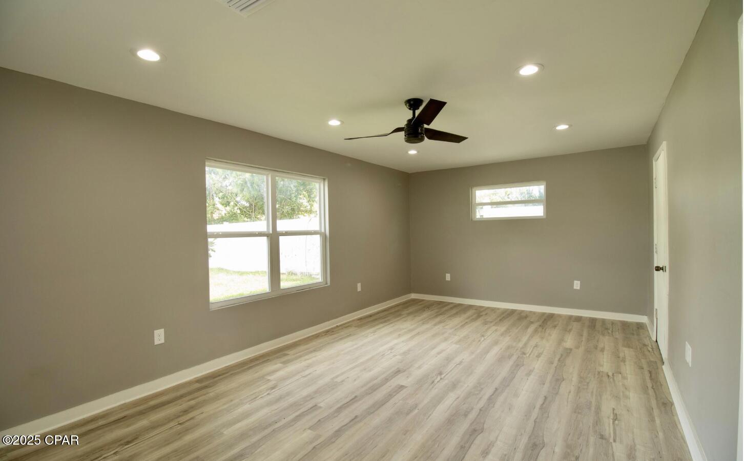 Image 10 For 926 Greentree Road