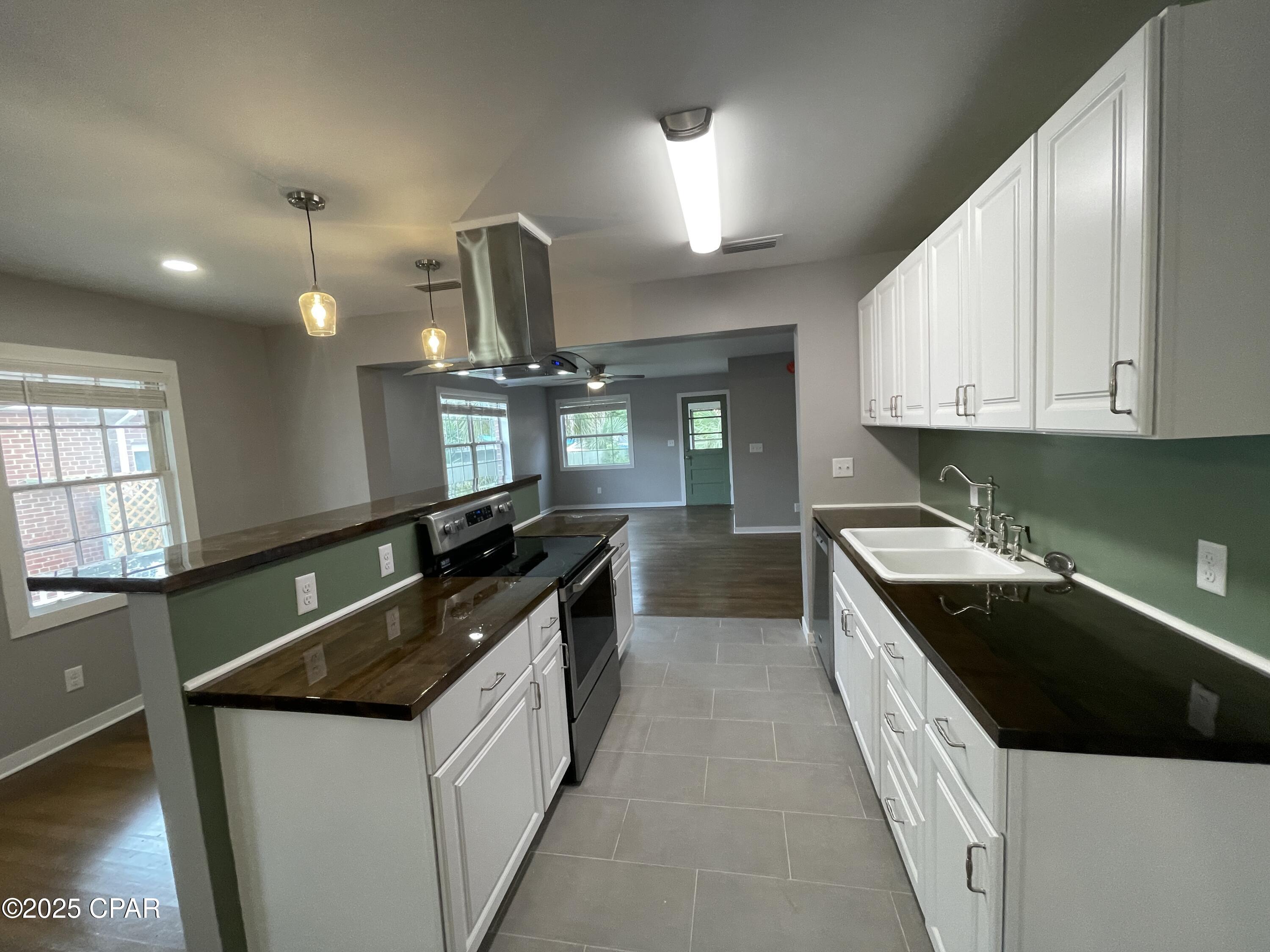 Listing photo id 5 for 1431 11th Street
