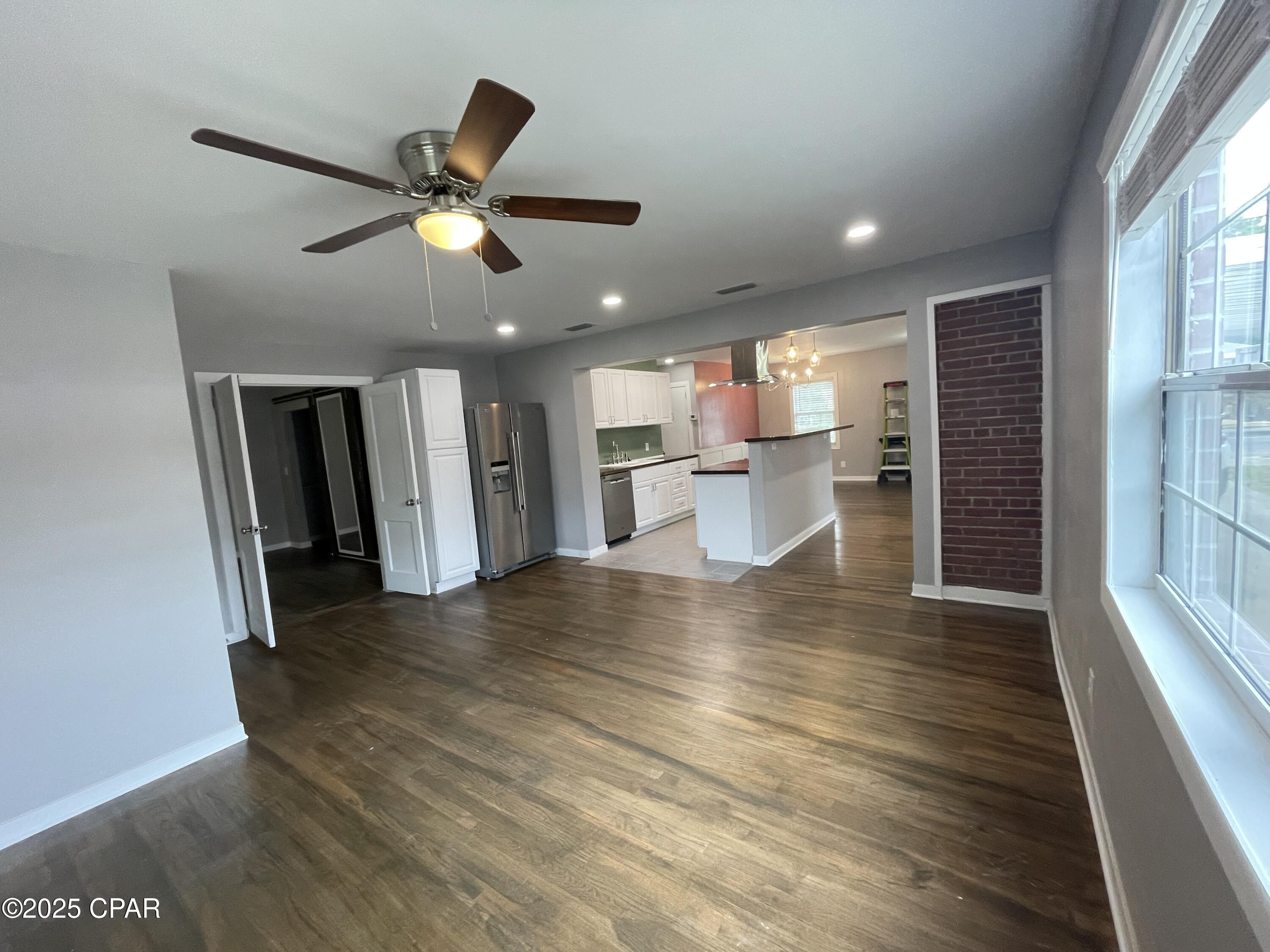 Listing photo id 9 for 1431 11th Street
