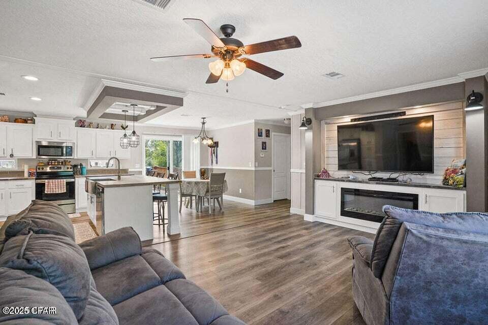 Listing photo id 3 for 1077 Hwy 177a