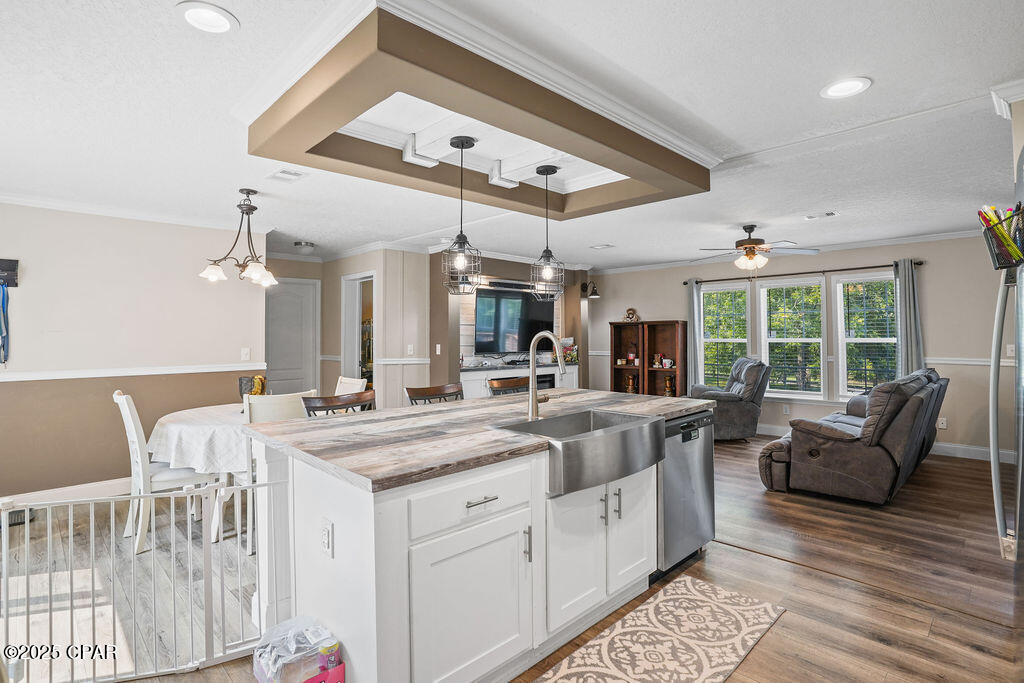 Listing photo id 8 for 1077 Hwy 177a