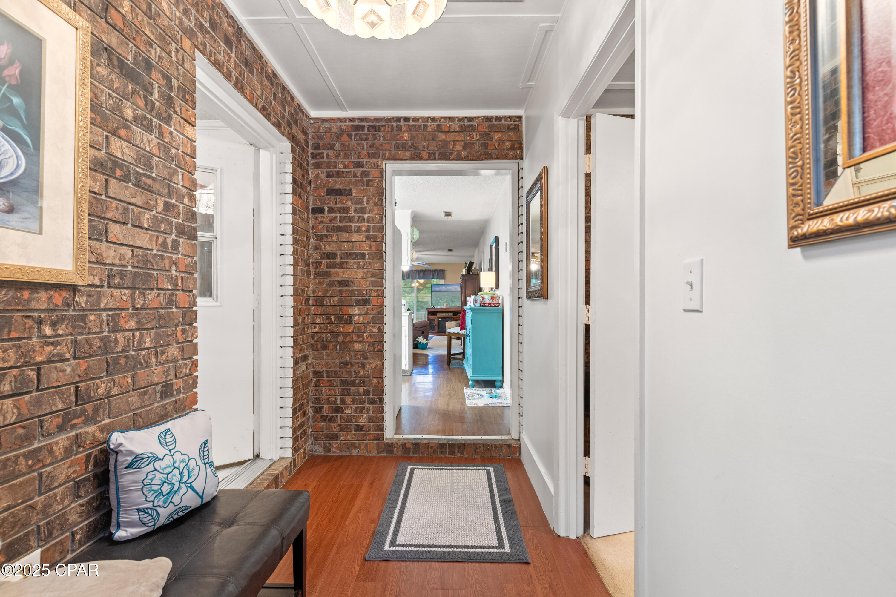Listing photo id 6 for 2745 Muir Lane