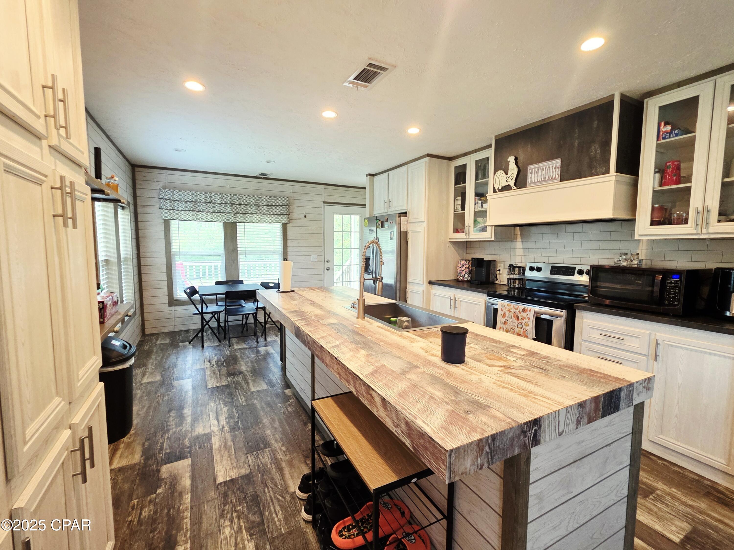 11136 Silver Lake Road, Fountain, Florida image 7