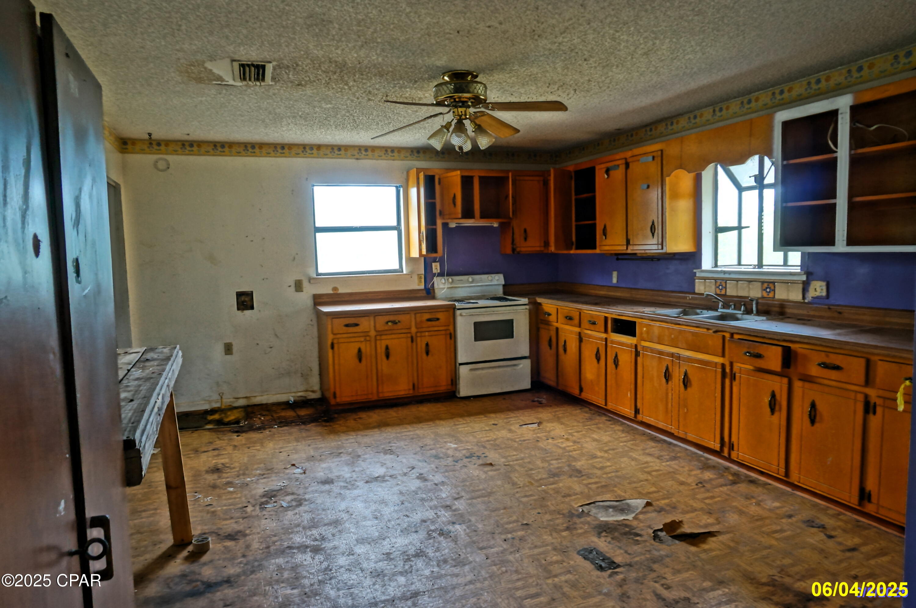 1025 Edison Avenue, Alford, Florida image 5
