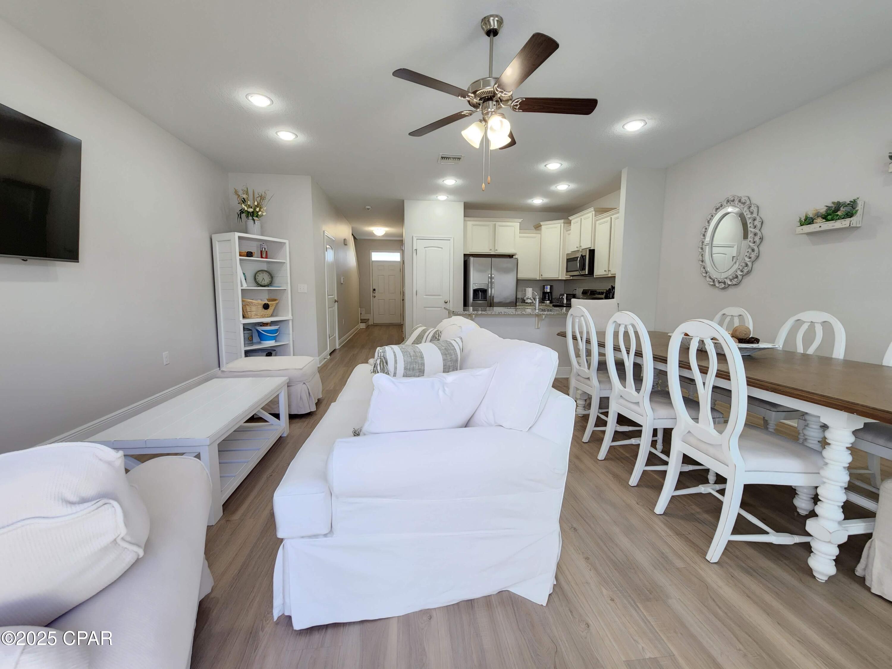 Listing photo id 7 for 7454 Shadow Lake Drive