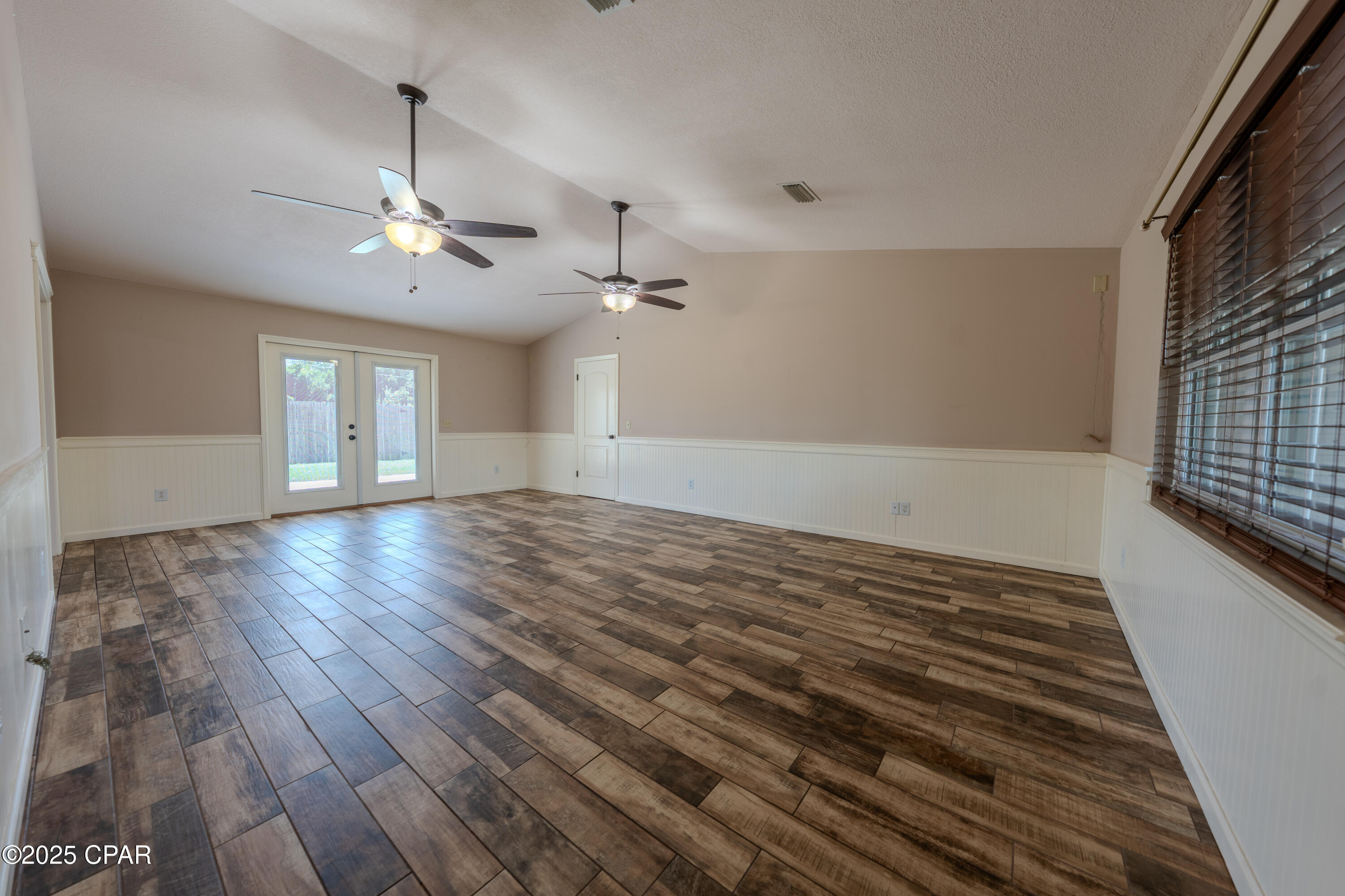 Listing photo id 17 for 2901 Gallagher Drive