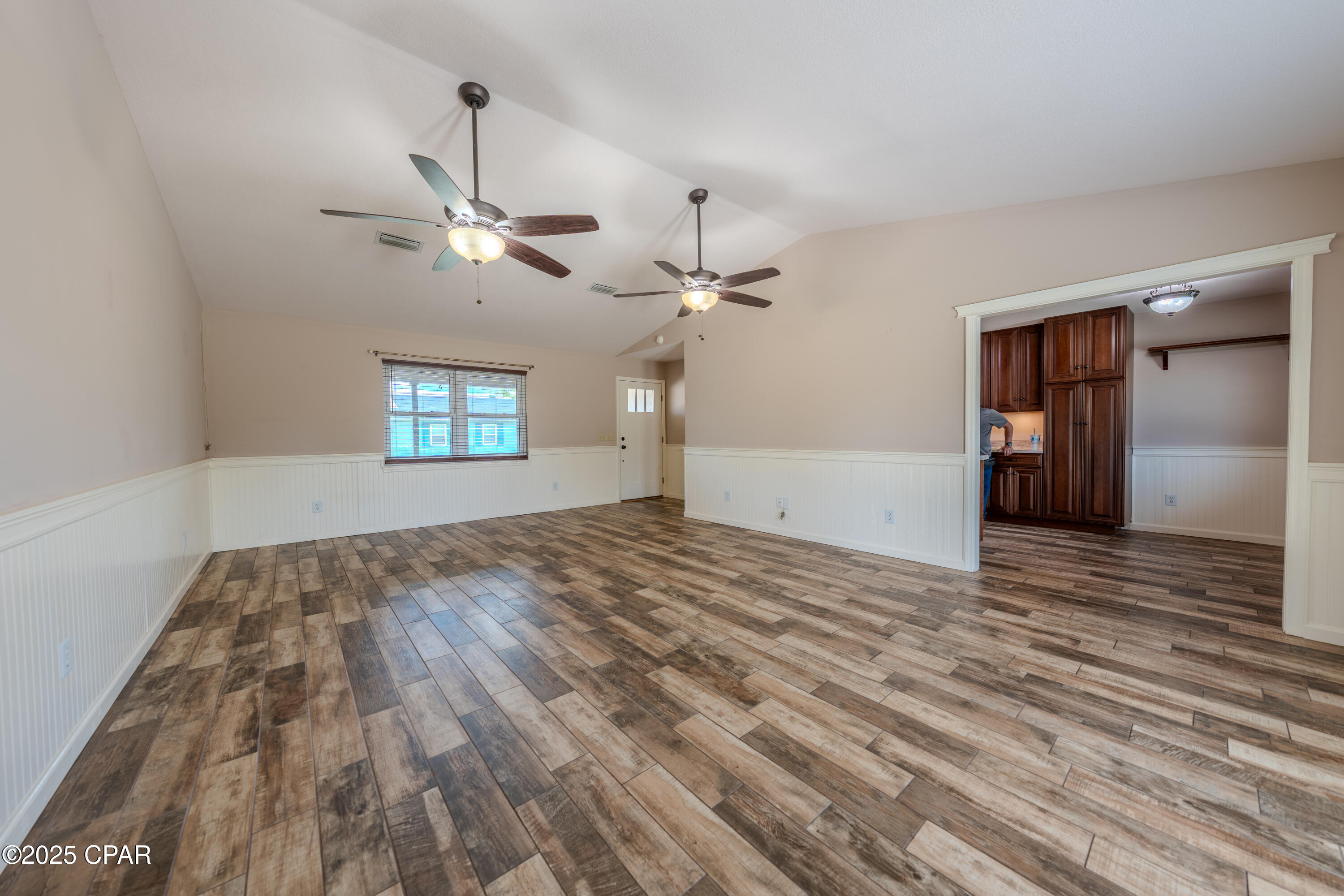 Listing photo id 21 for 2901 Gallagher Drive