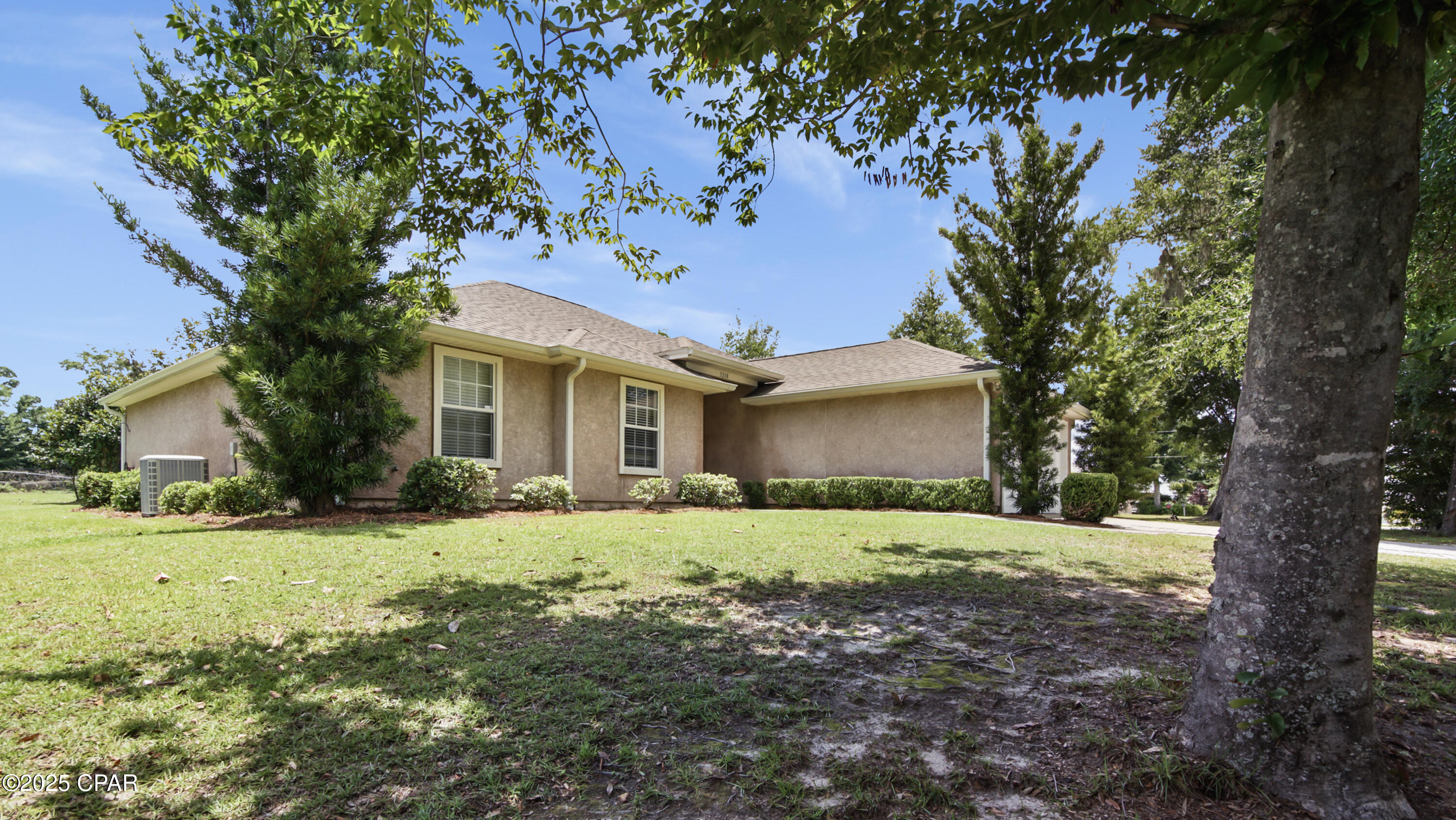 5218 Indian Bluff Drive, Youngstown, Florida image 1